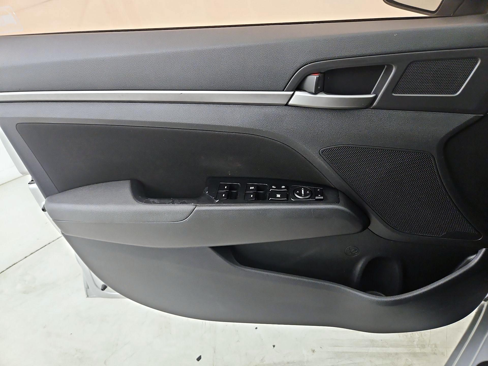 Thumbnail: 2018 Hyundai Elantra - 12