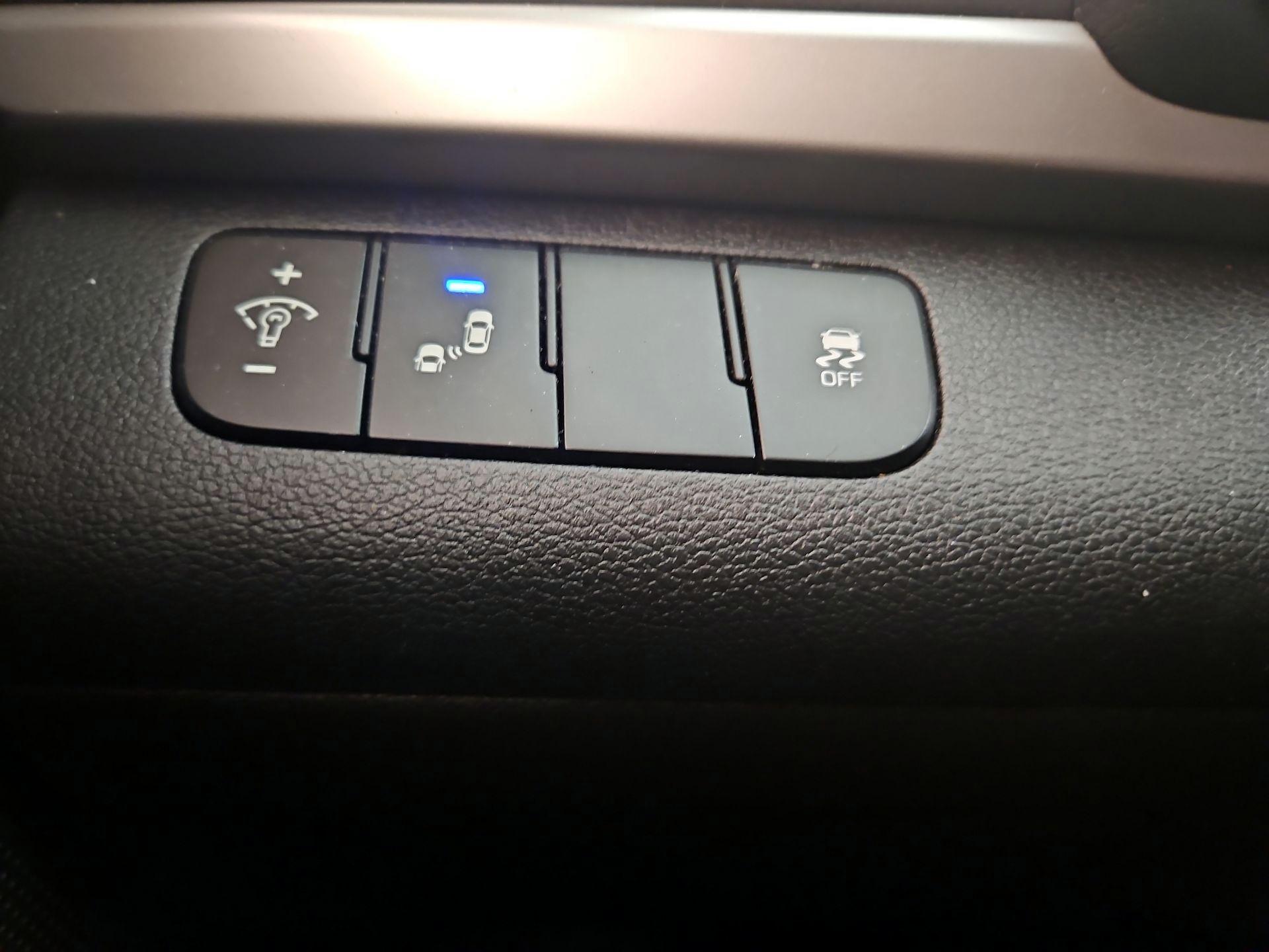 Thumbnail: 2018 Hyundai Elantra - 13