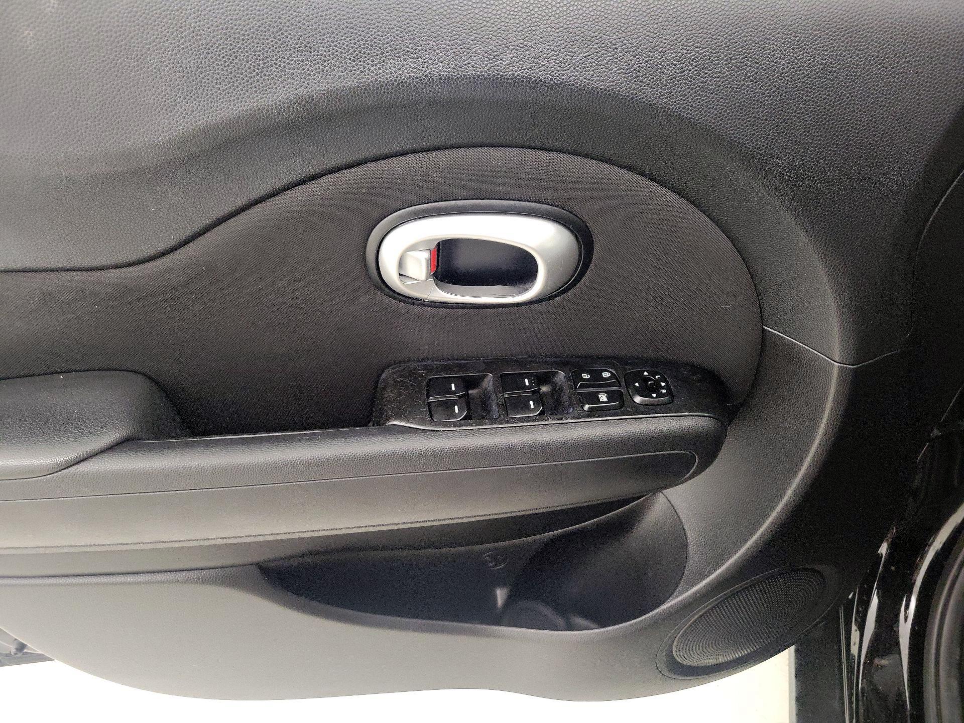 Thumbnail: 2015 Kia Soul - 12