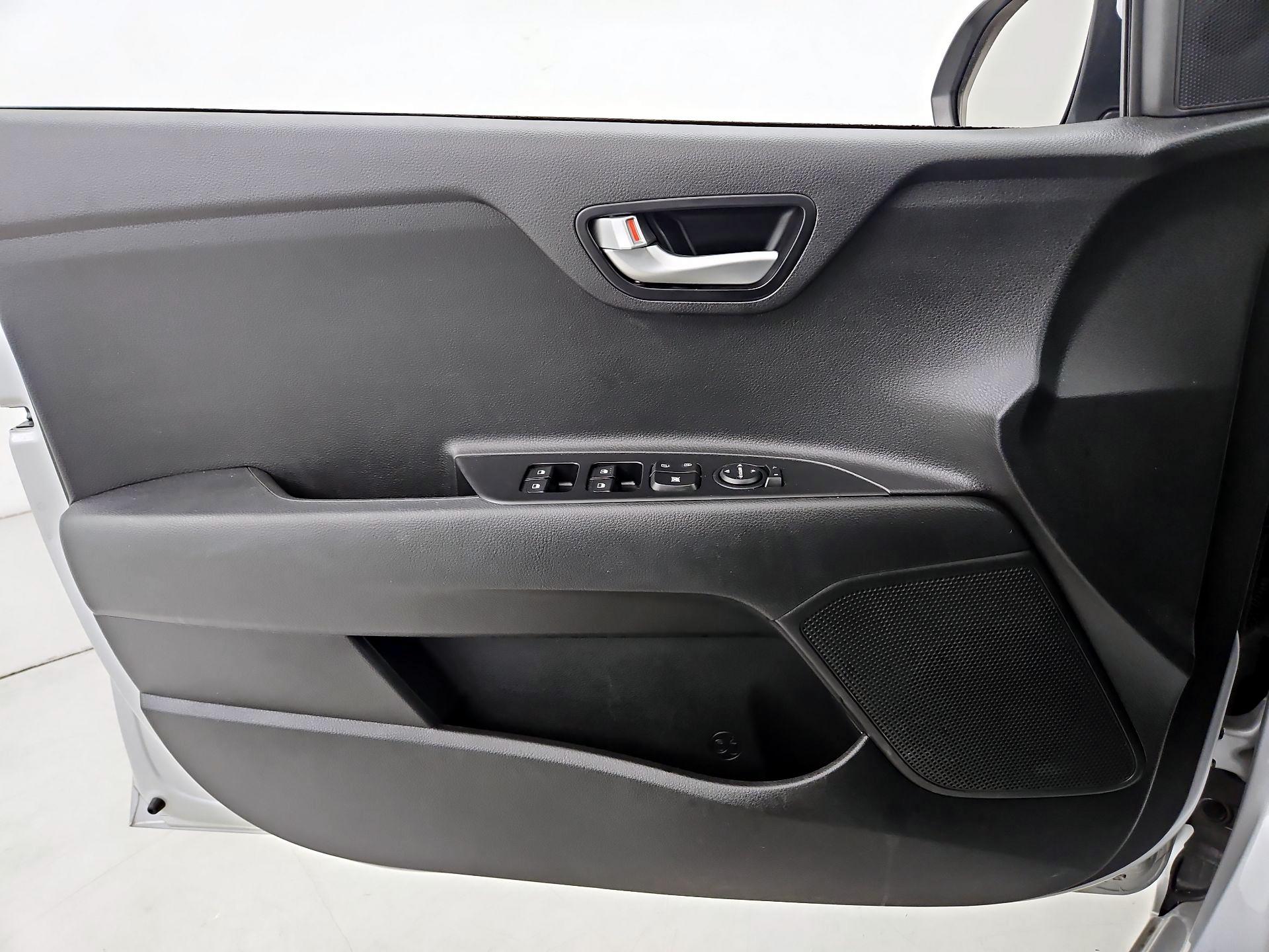 Thumbnail: 2021 Kia Rio - 12