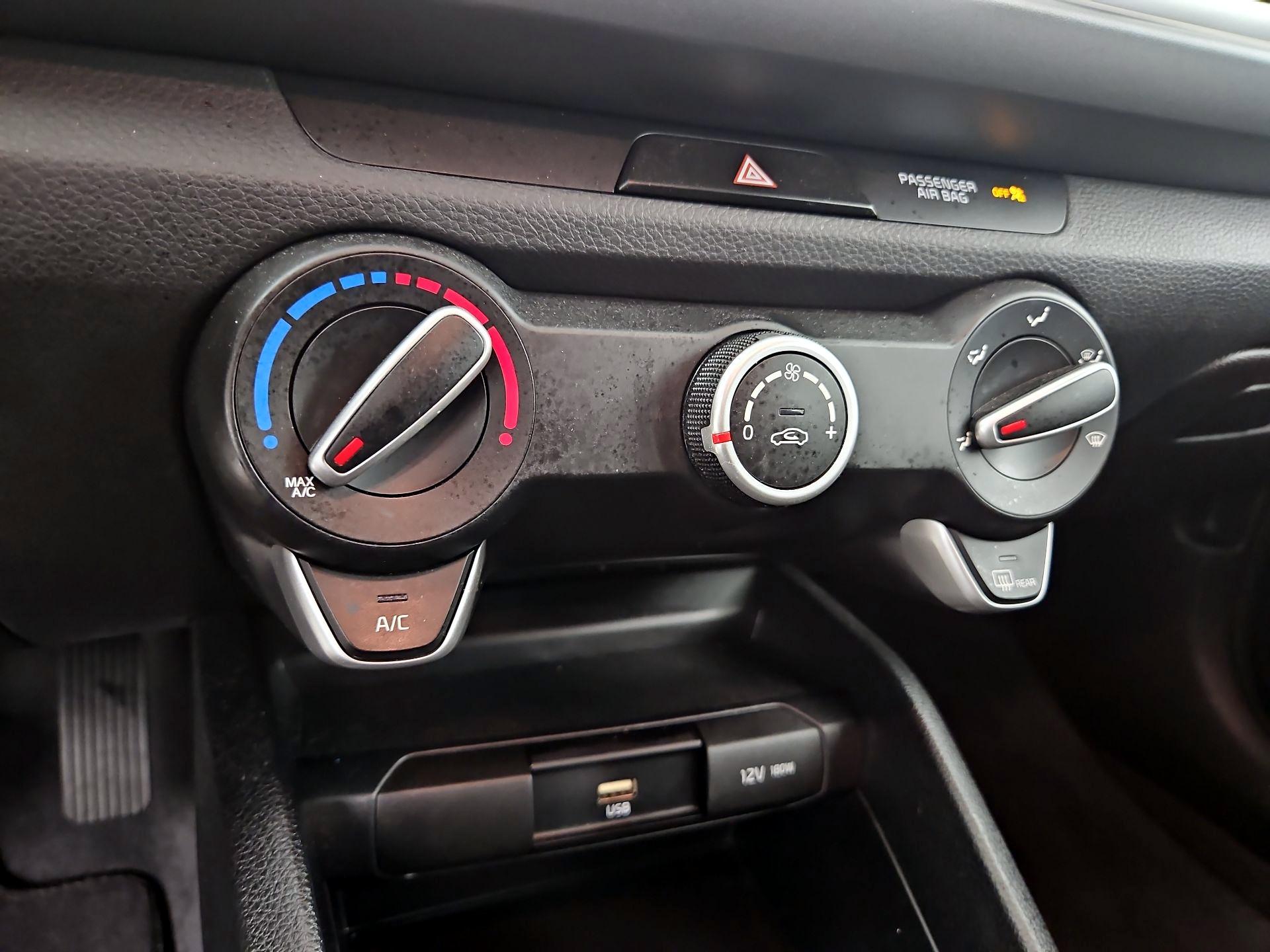 Thumbnail: 2021 Kia Rio - 16