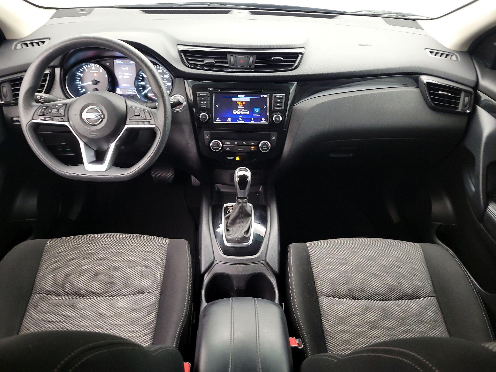 Thumbnail: 2020 Nissan Rogue Sport - 9