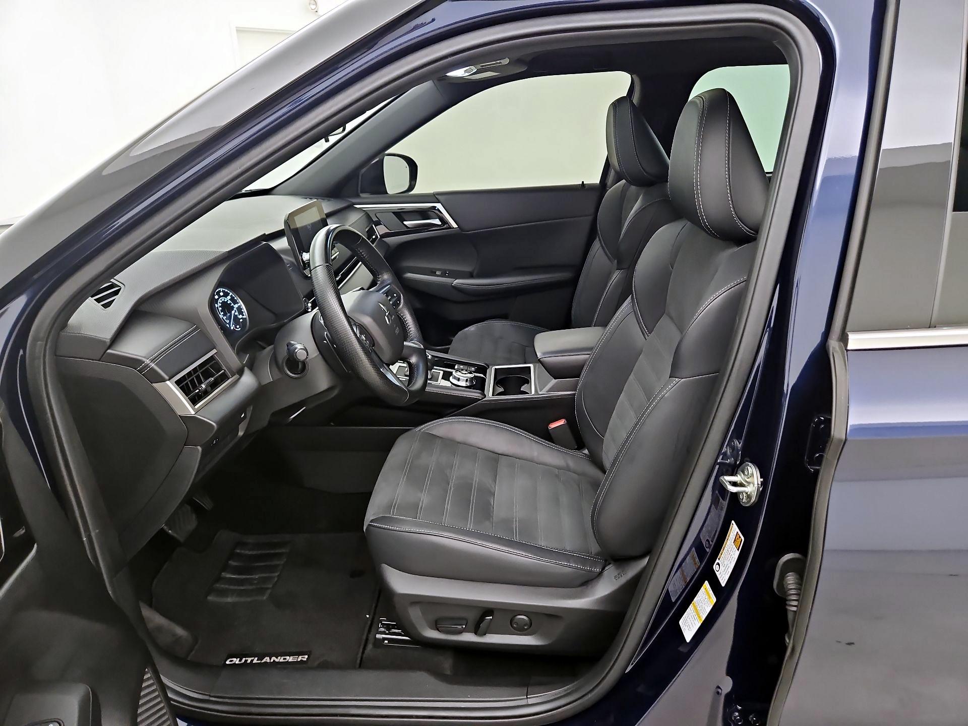 Thumbnail: 2022 Mitsubishi Outlander - 11
