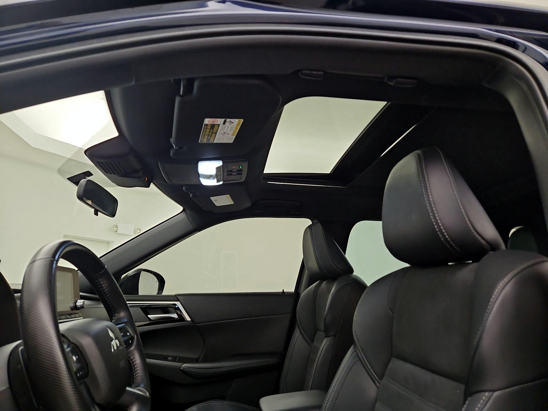 Thumbnail: 2022 Mitsubishi Outlander - 19