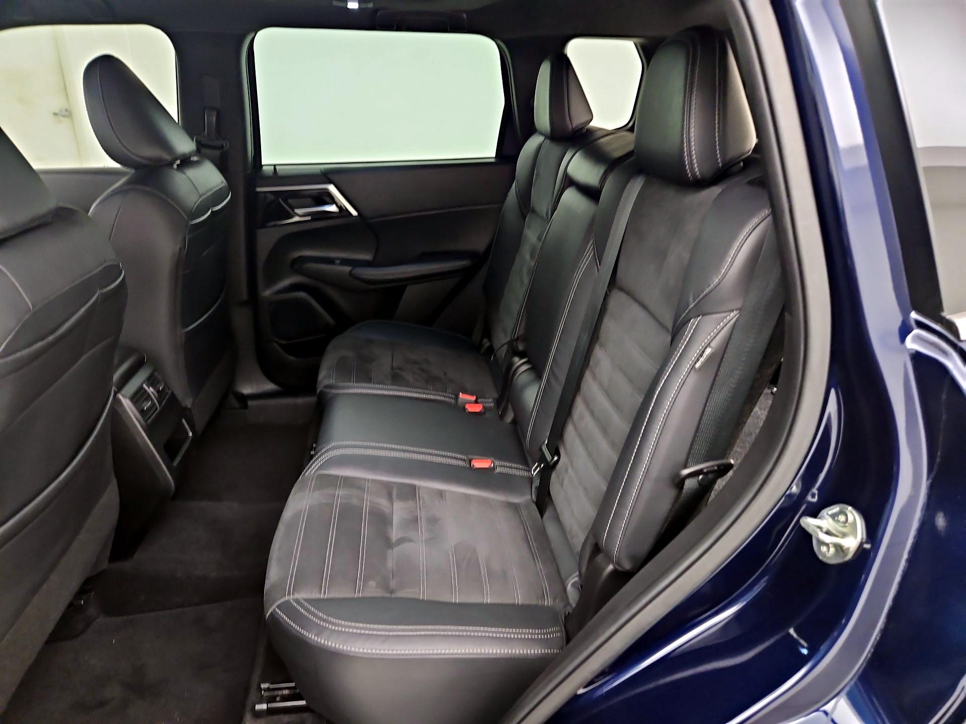 Thumbnail: 2022 Mitsubishi Outlander - 20