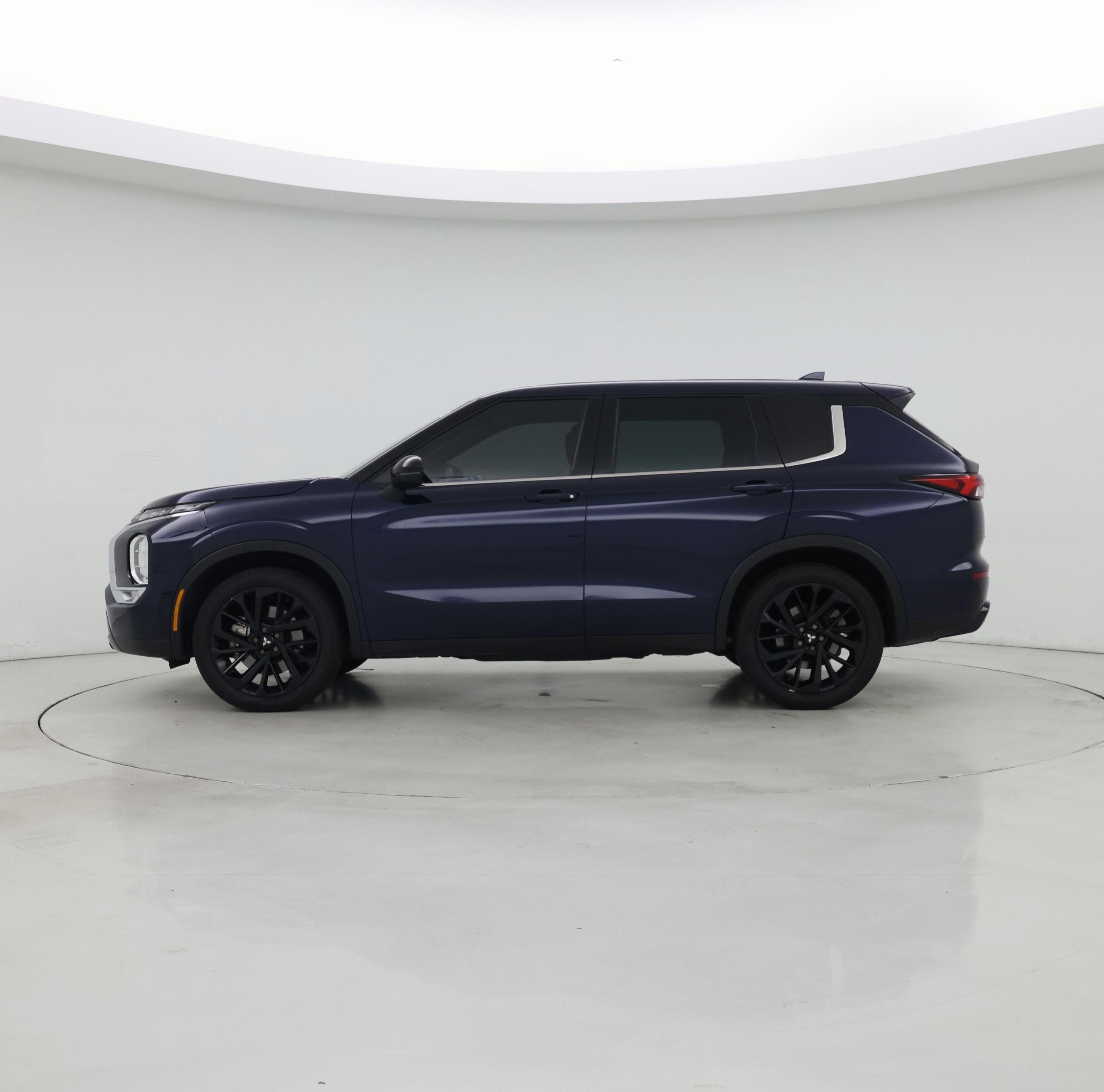 Thumbnail: 2022 Mitsubishi Outlander - 3