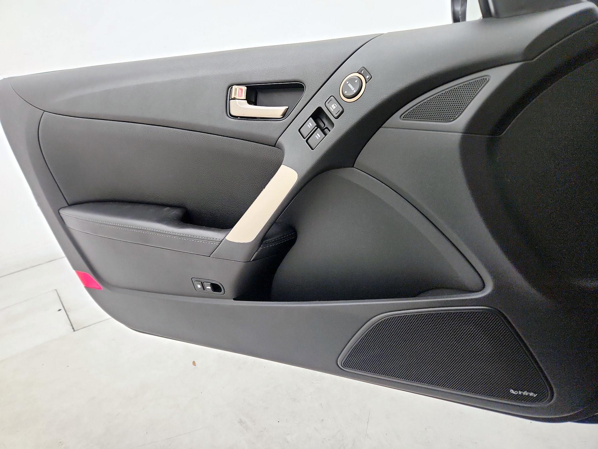 Thumbnail: 2015 Hyundai Genesis - 12