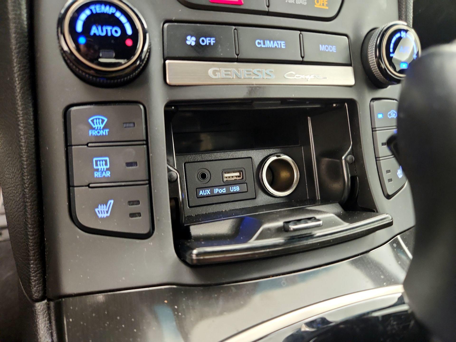 Thumbnail: 2015 Hyundai Genesis - 18