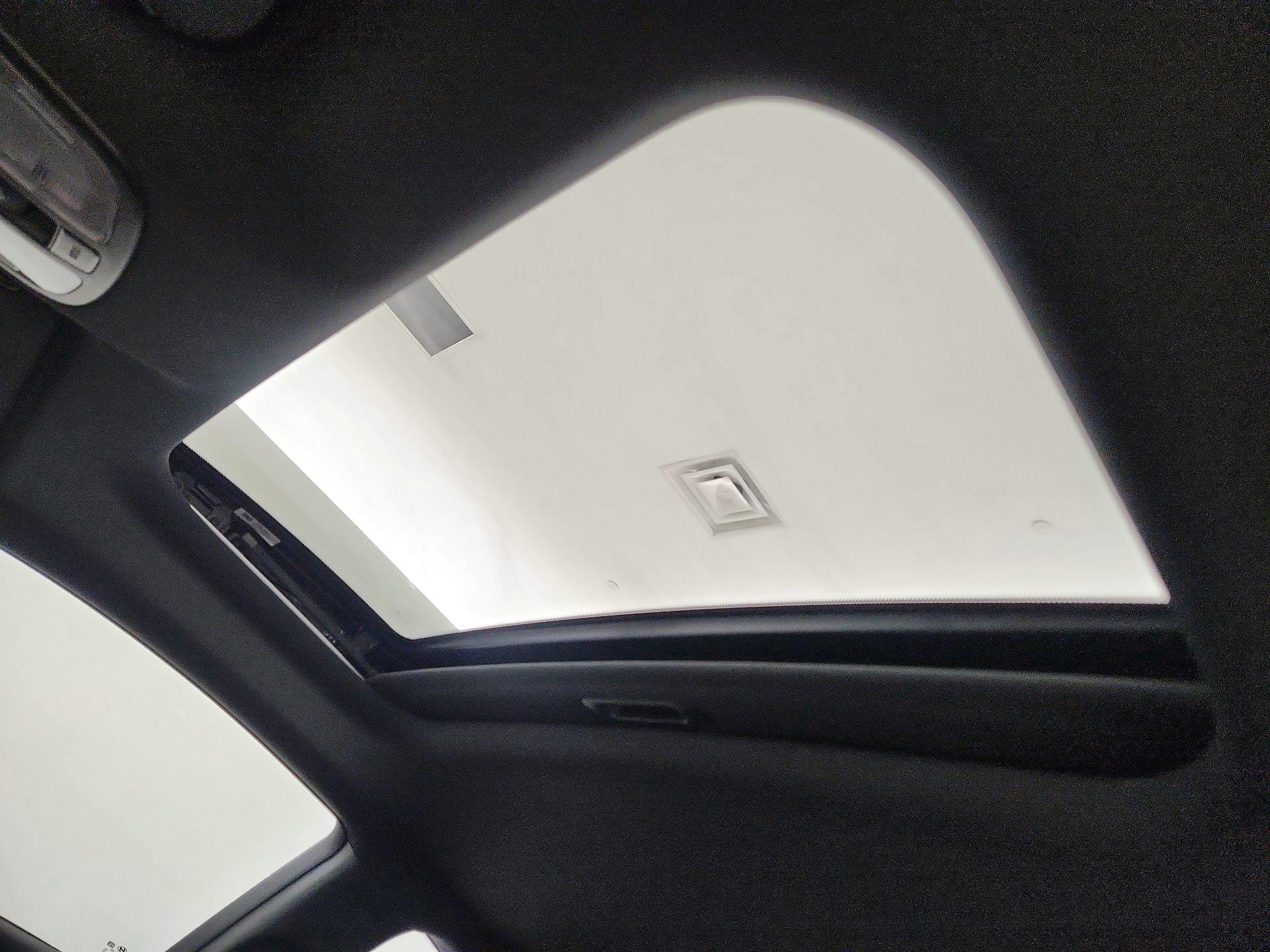 Thumbnail: 2015 Hyundai Genesis - 19
