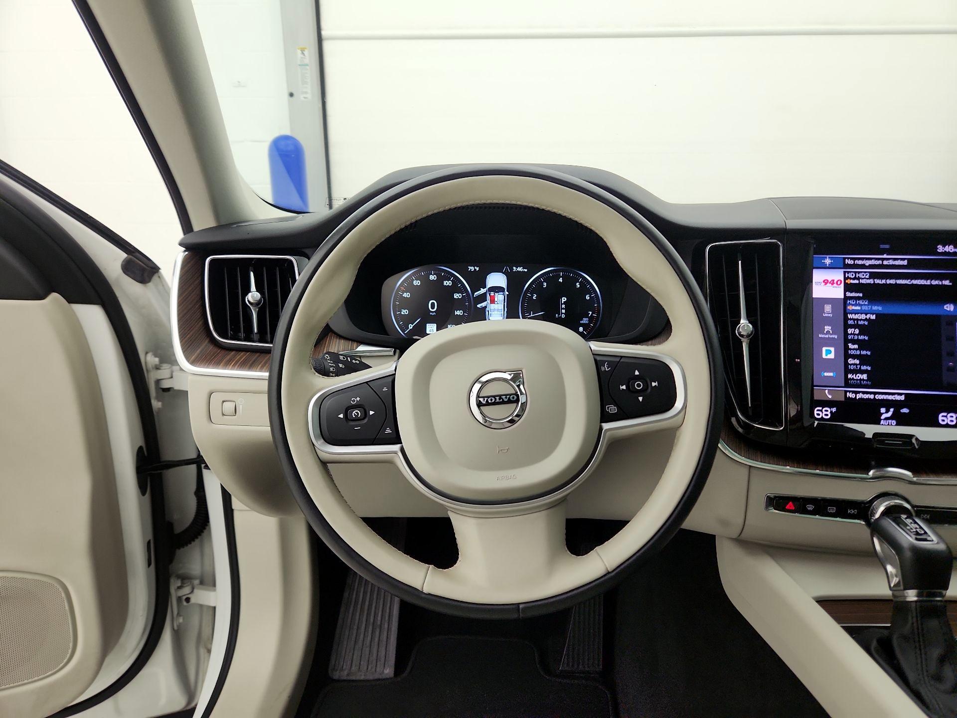 Thumbnail: 2021 Volvo XC60 - 10
