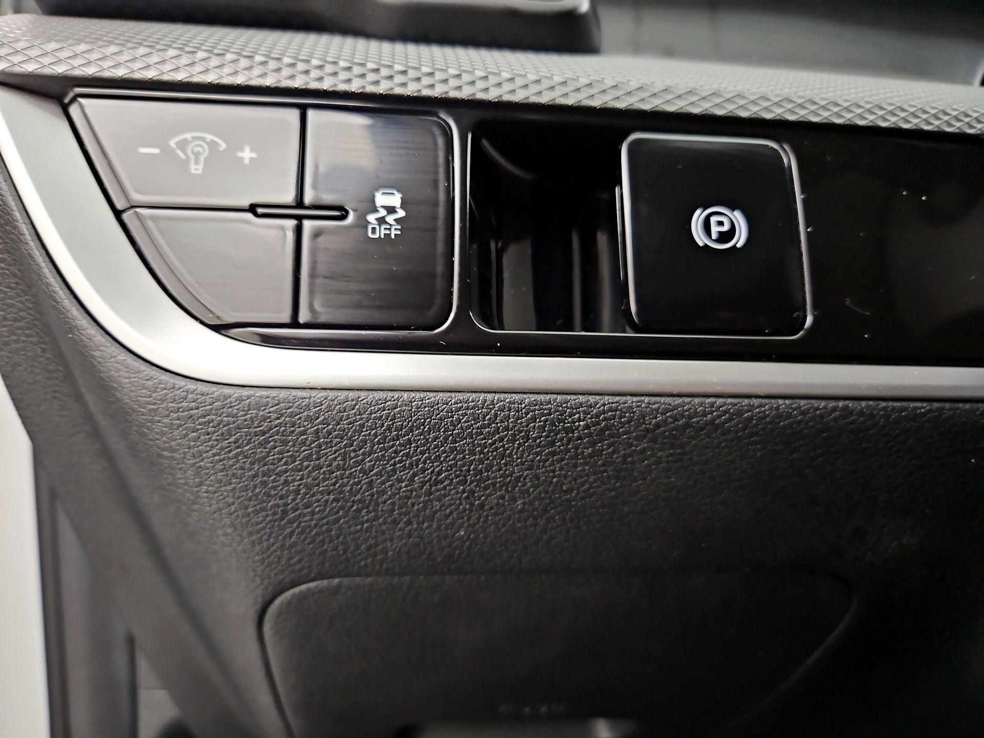 Thumbnail: 2023 Kia Sportage - 12