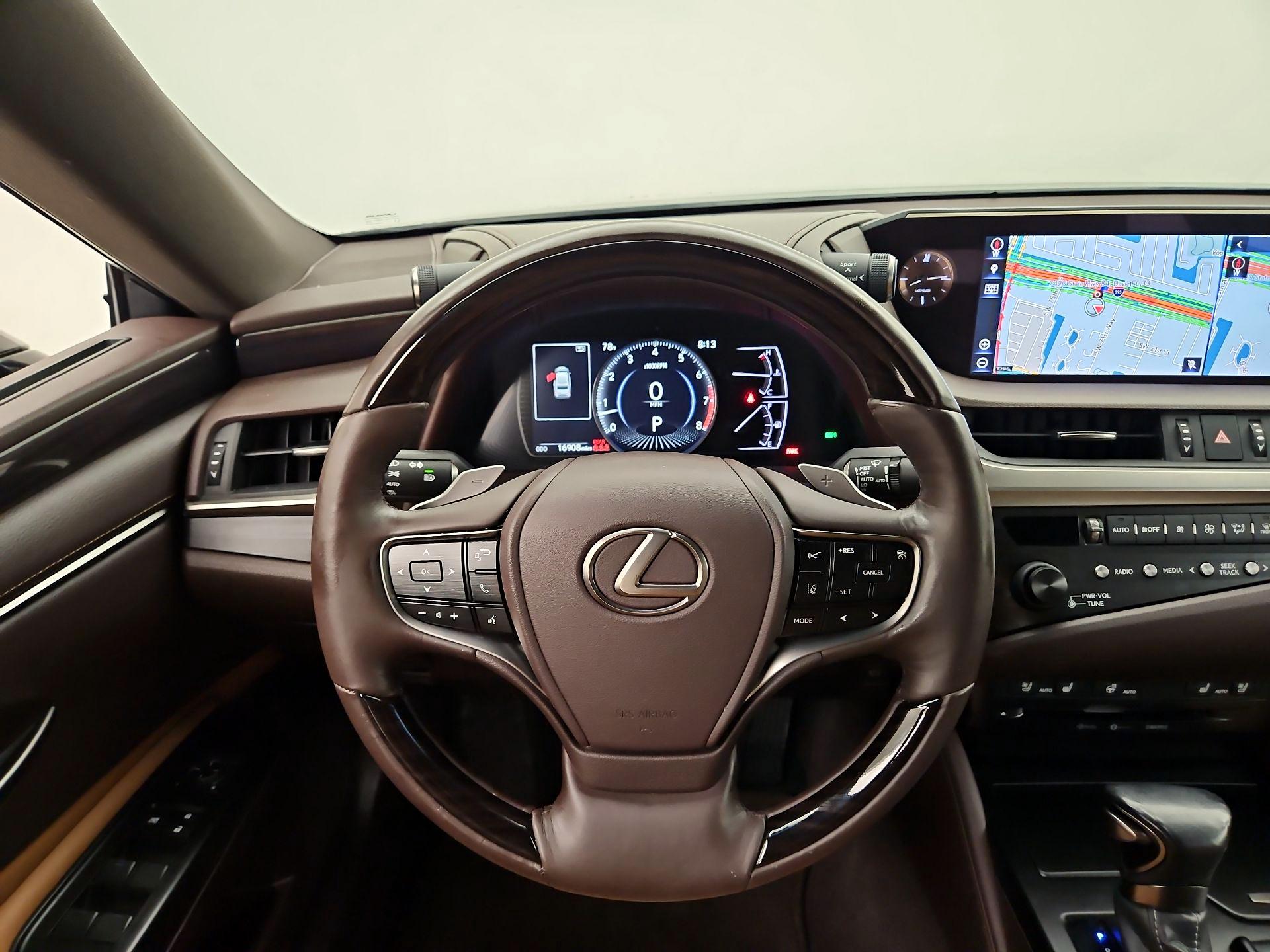 Thumbnail: 2019 Lexus ES - 10