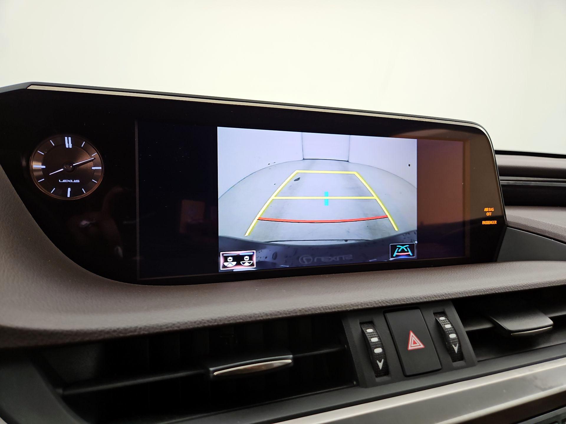 Thumbnail: 2019 Lexus ES - 15