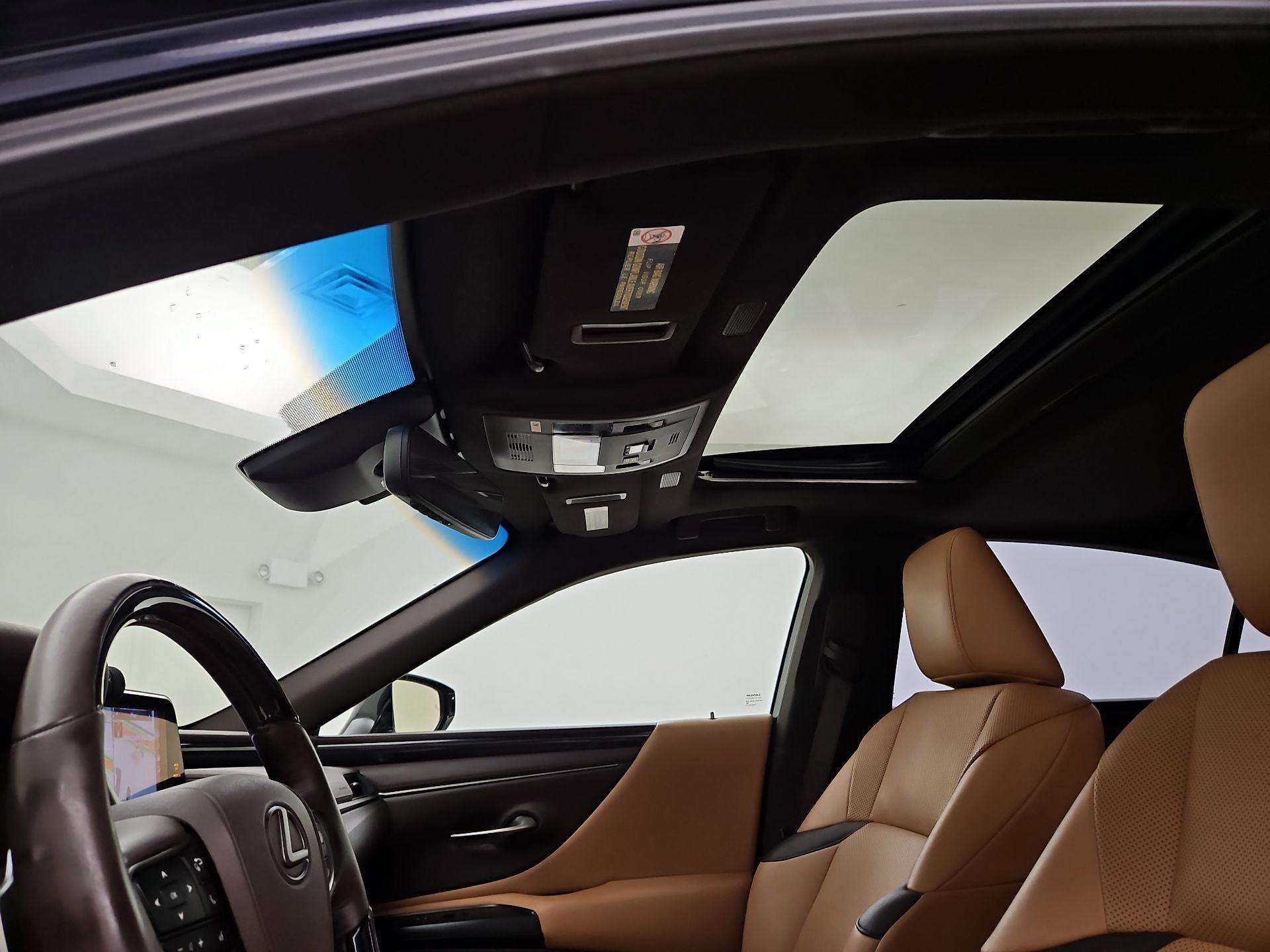 Thumbnail: 2019 Lexus ES - 20