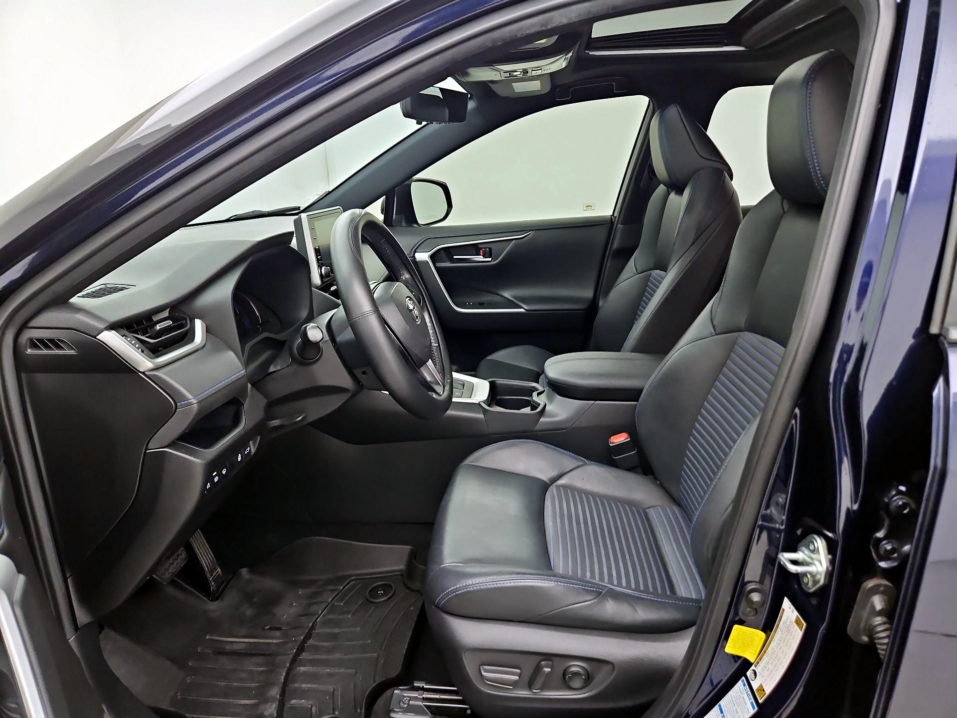 Thumbnail: 2020 Toyota RAV4 - 11