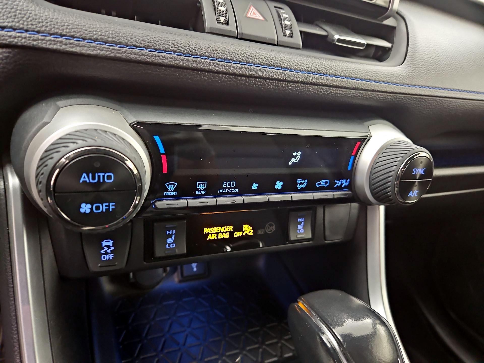 Thumbnail: 2020 Toyota RAV4 - 16