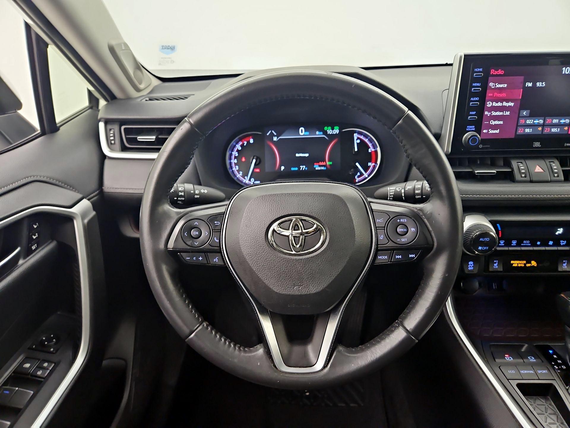 Thumbnail: 2020 Toyota RAV4 - 10