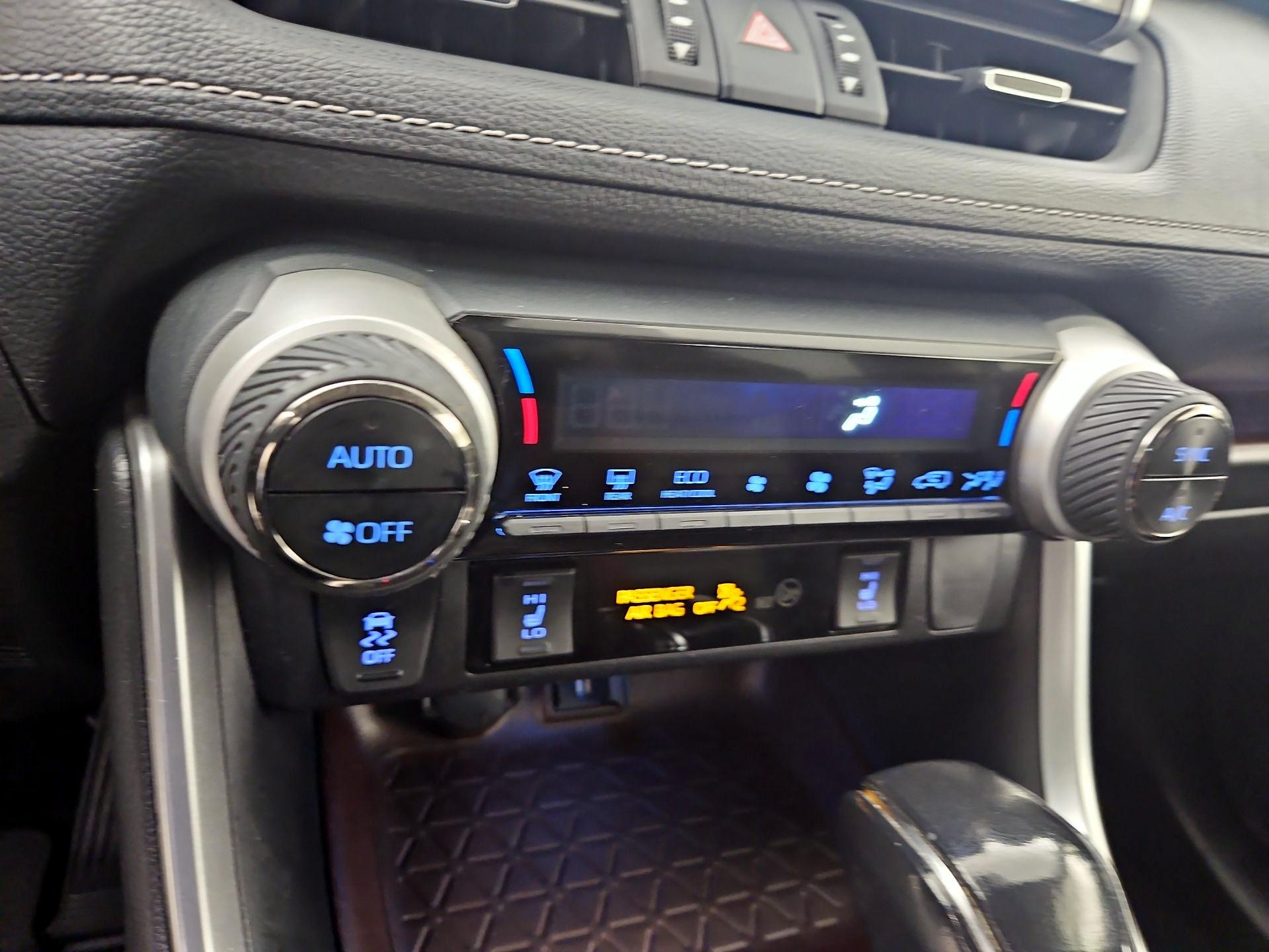 Thumbnail: 2020 Toyota RAV4 - 16
