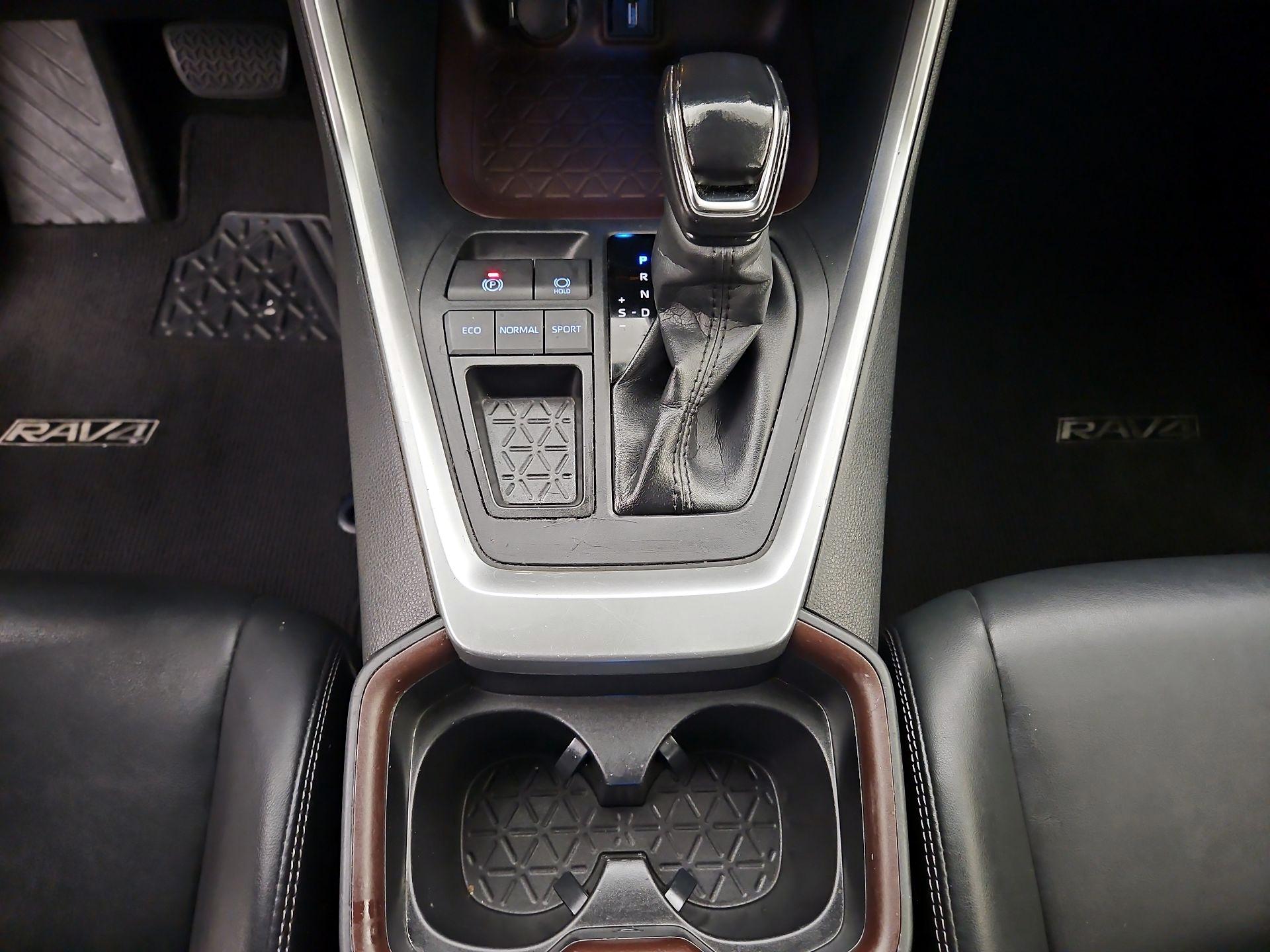 Thumbnail: 2020 Toyota RAV4 - 17