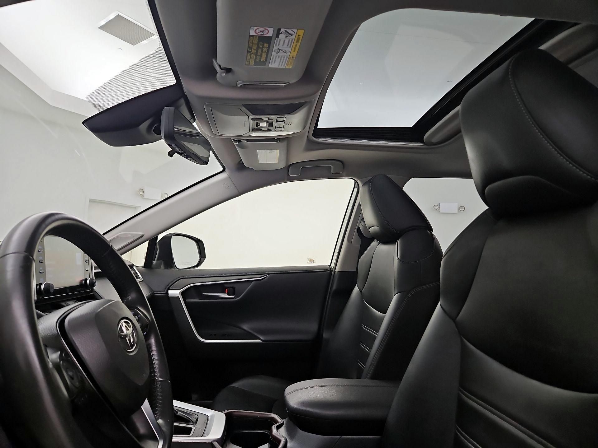 Thumbnail: 2020 Toyota RAV4 - 19