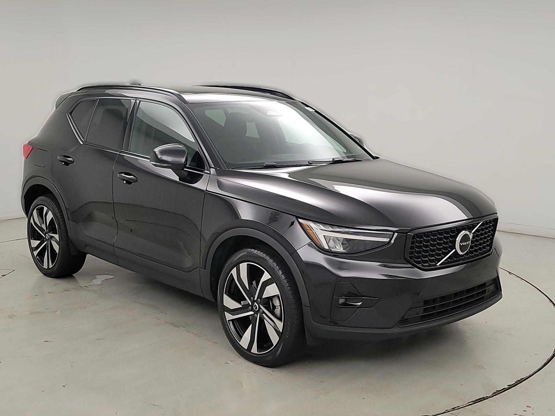 Thumbnail: 2023 Volvo XC40 - 1