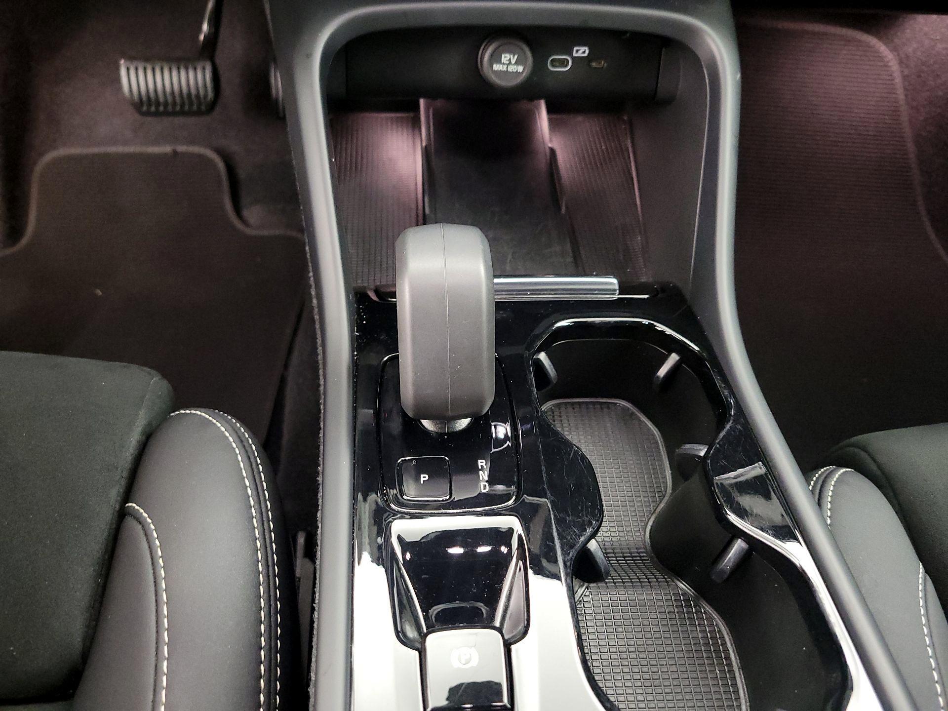 Thumbnail: 2023 Volvo XC40 - 15