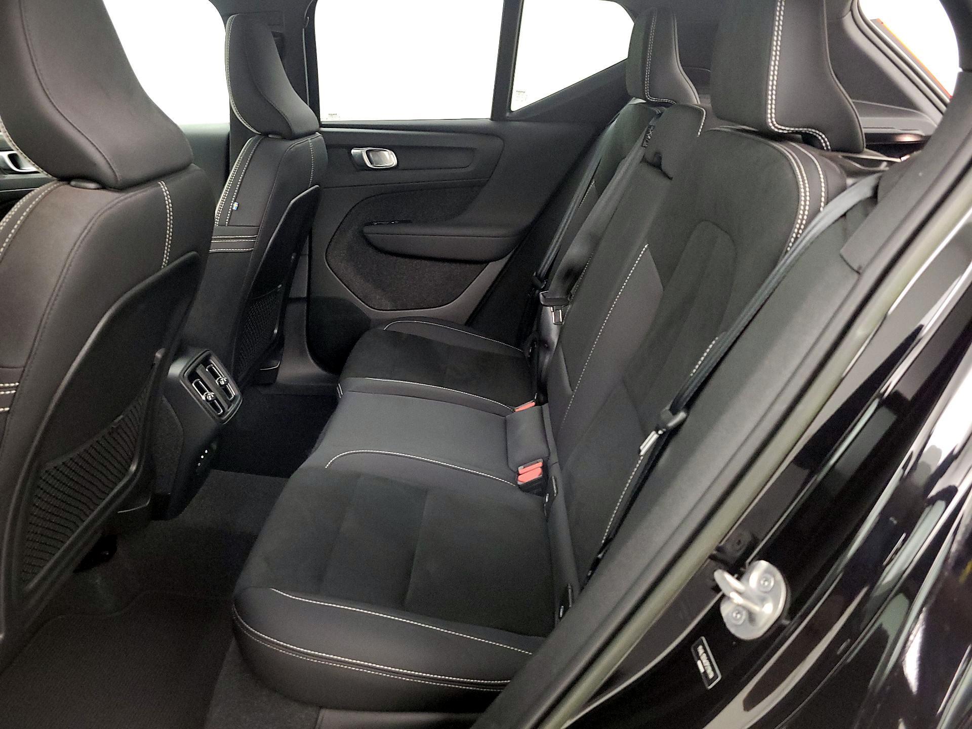 Thumbnail: 2023 Volvo XC40 - 18