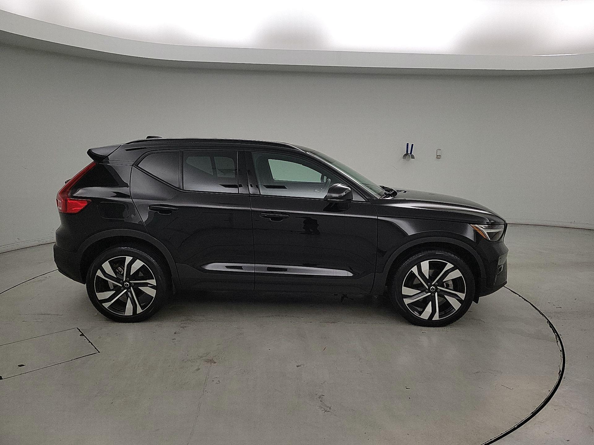 Thumbnail: 2023 Volvo XC40 - 4