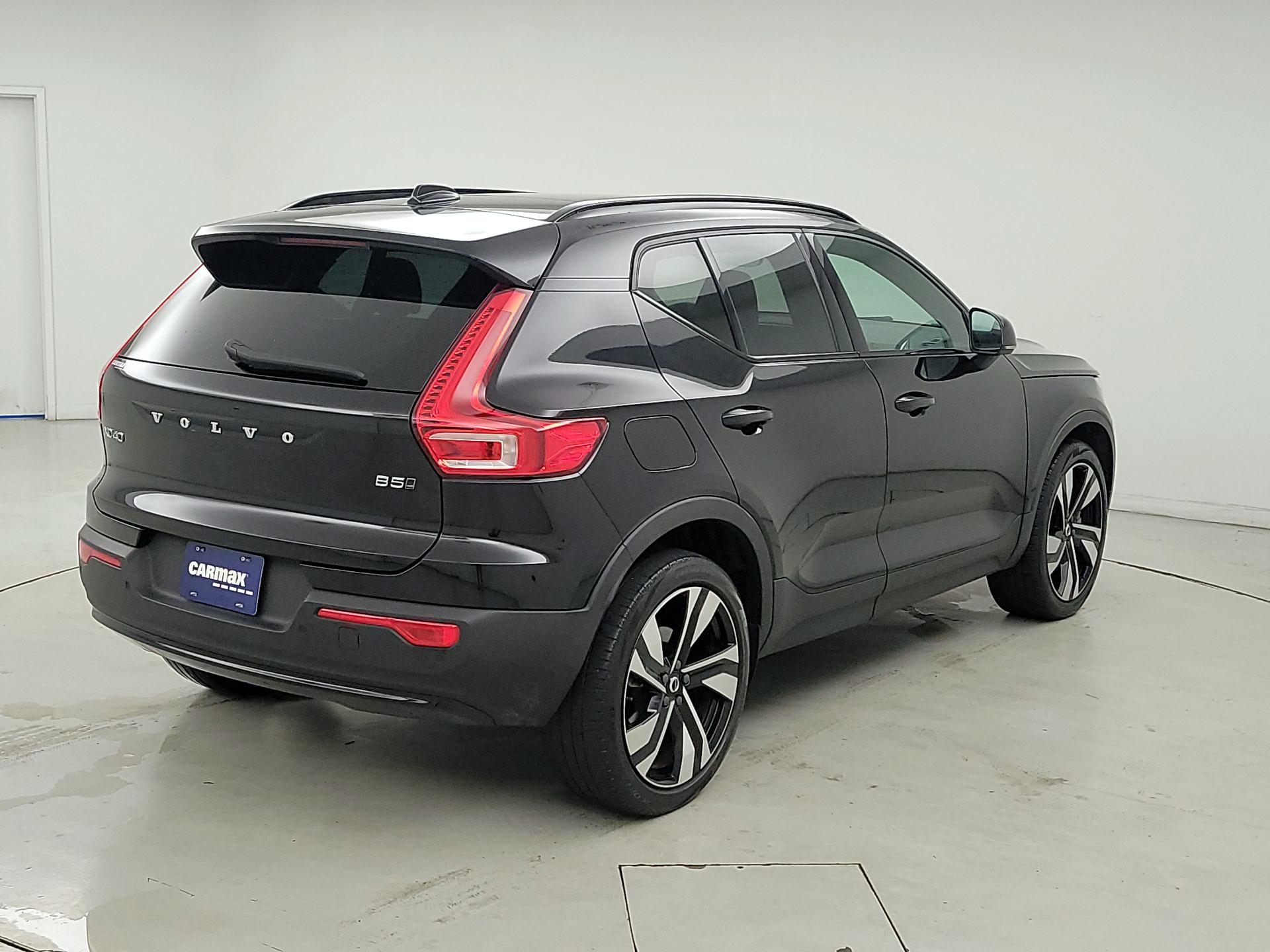 Thumbnail: 2023 Volvo XC40 - 5