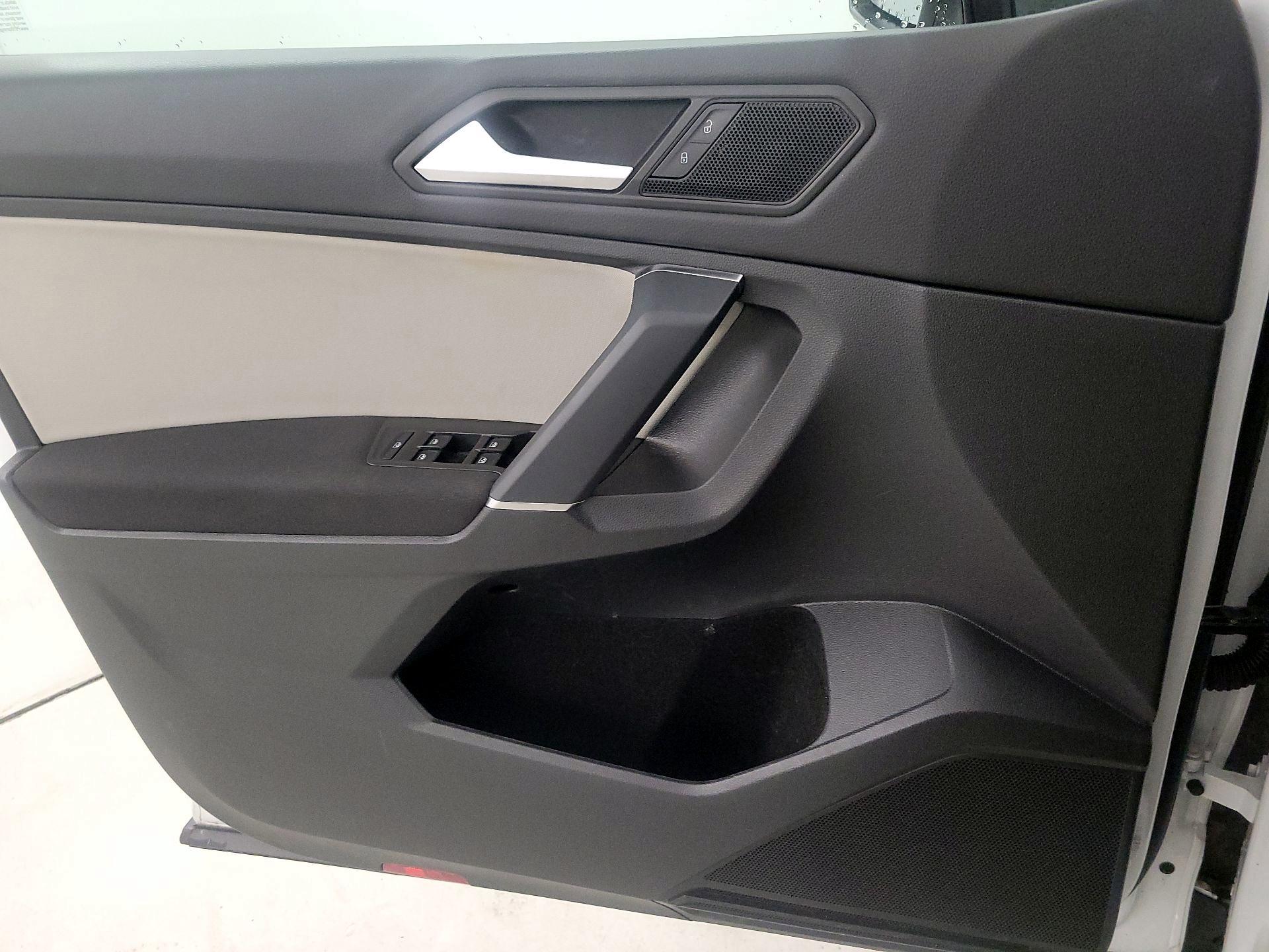 Thumbnail: 2020 Volkswagen Tiguan - 10