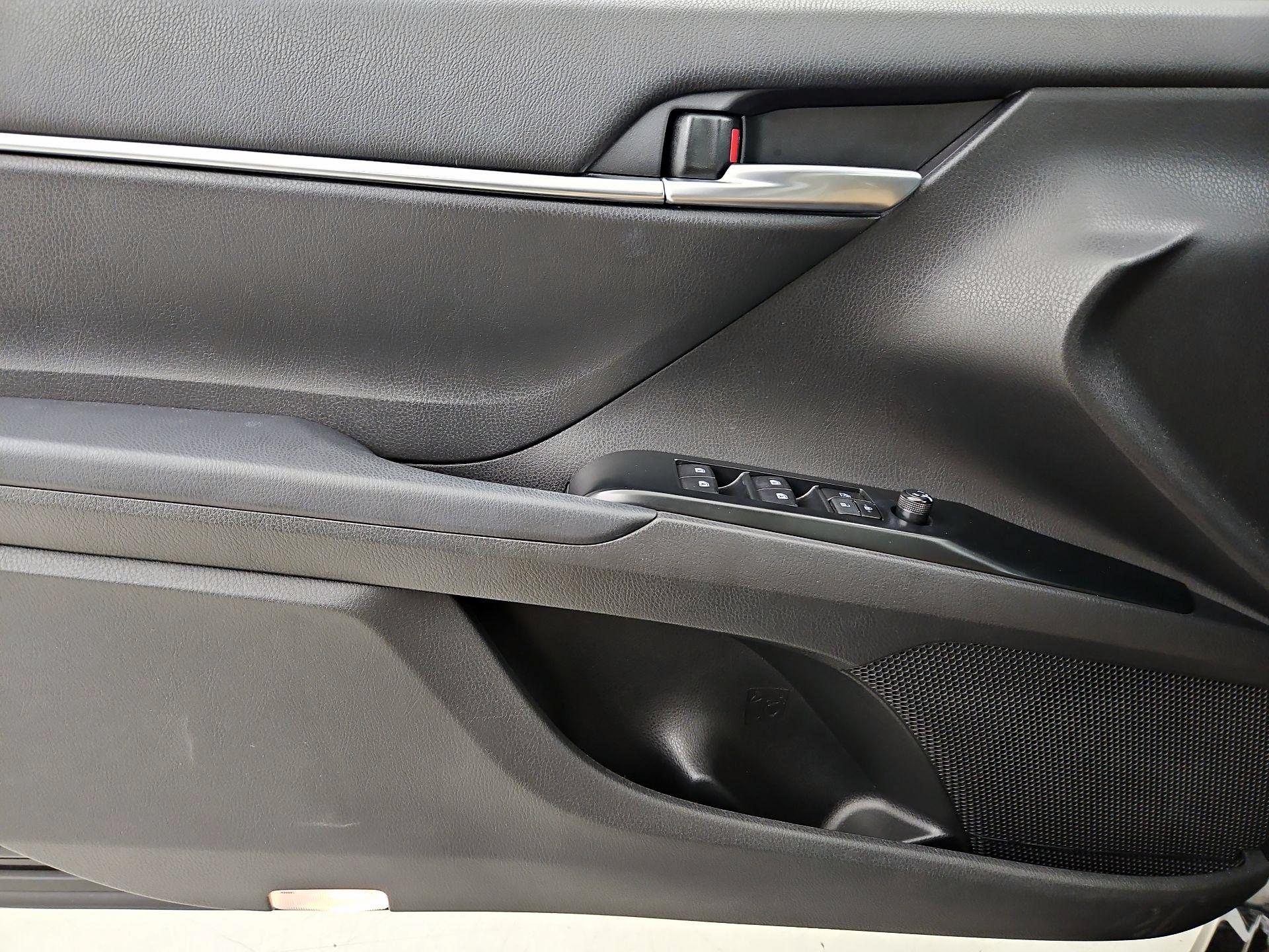 Thumbnail: 2019 Toyota Camry - 12