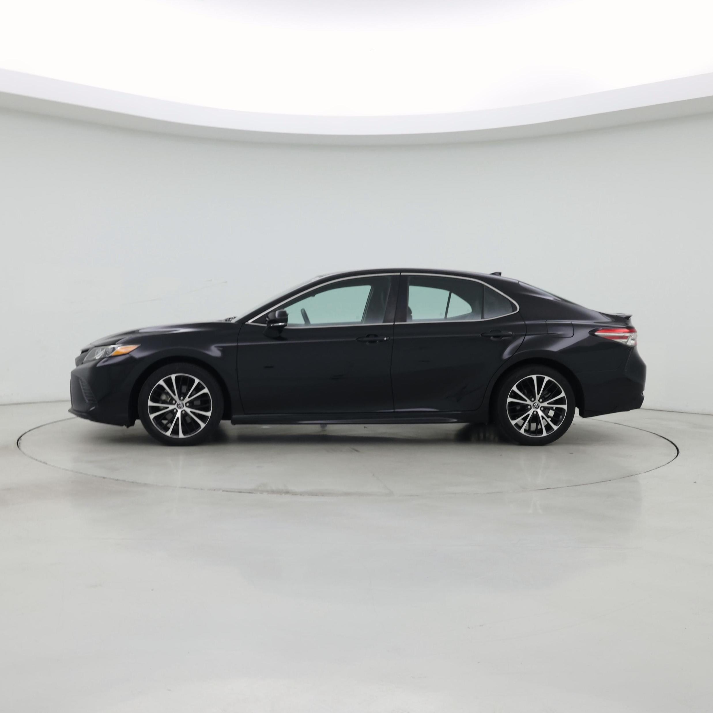 Thumbnail: 2019 Toyota Camry - 3