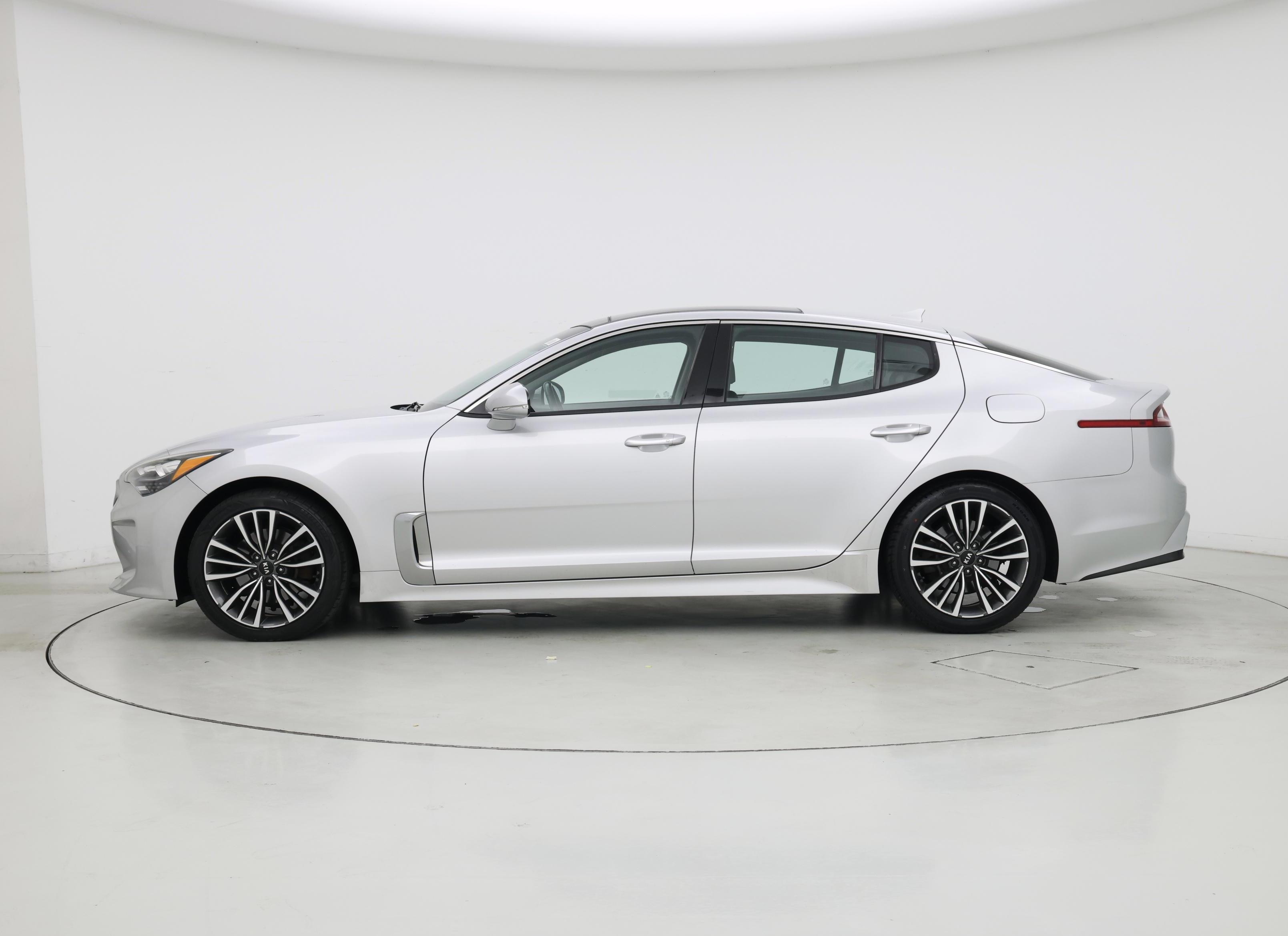 Thumbnail: 2018 Kia Stinger - 3