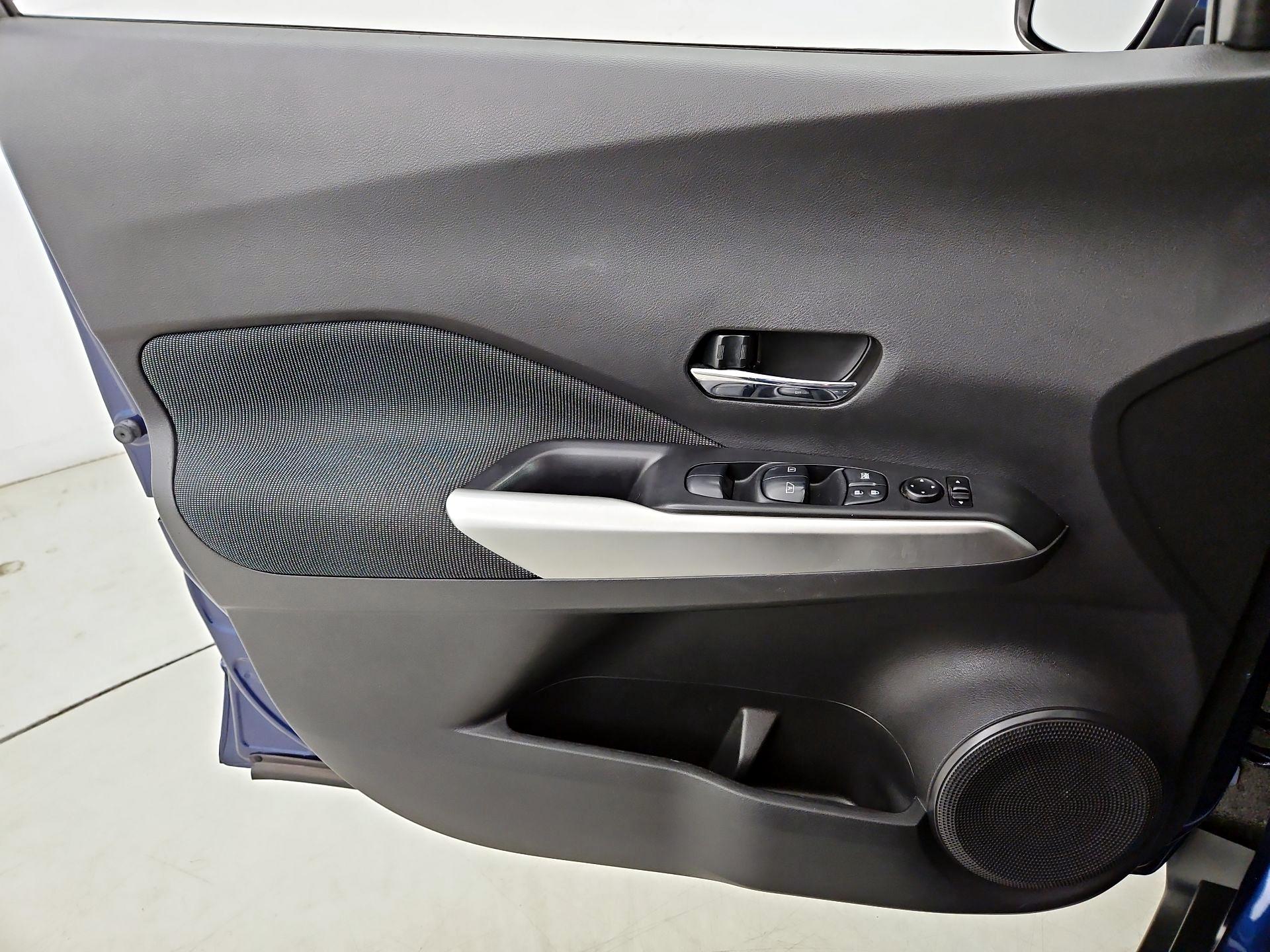 Thumbnail: 2020 Nissan Kicks - 12