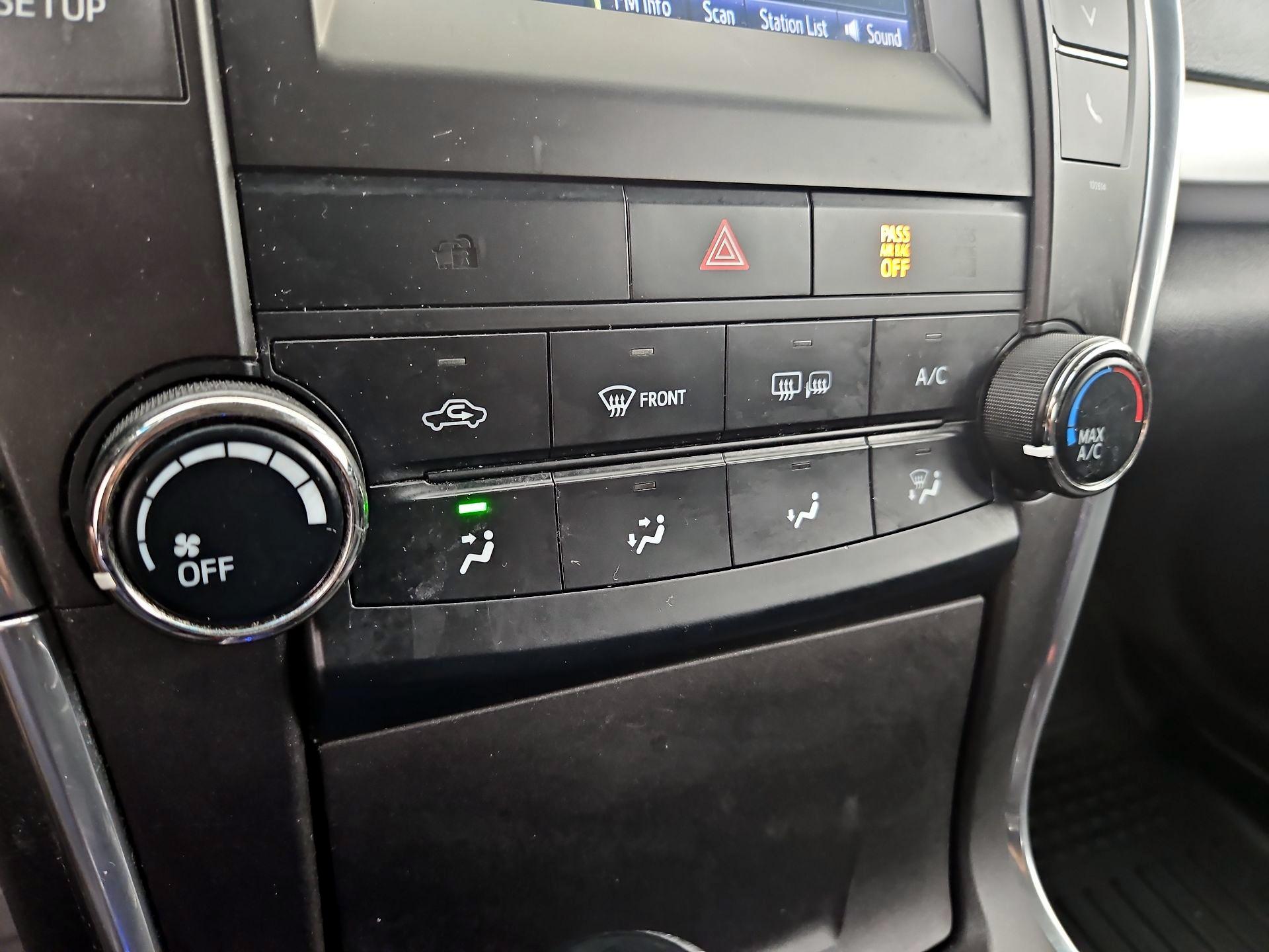 Thumbnail: 2016 Toyota Camry - 15