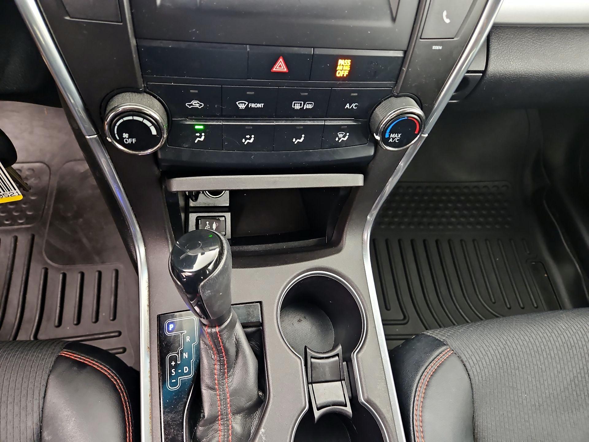 Thumbnail: 2016 Toyota Camry - 16