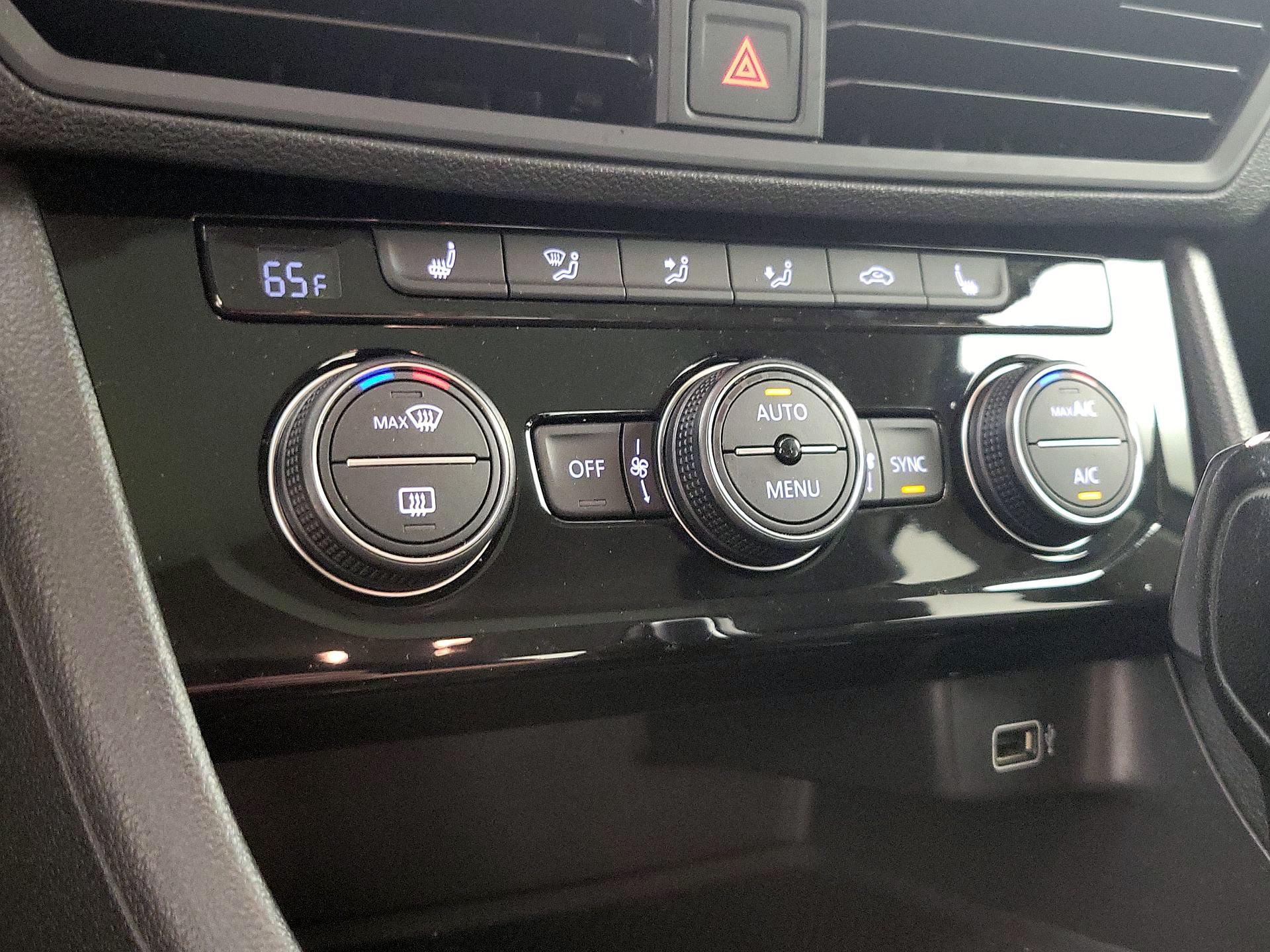 Thumbnail: 2019 Volkswagen Jetta - 16