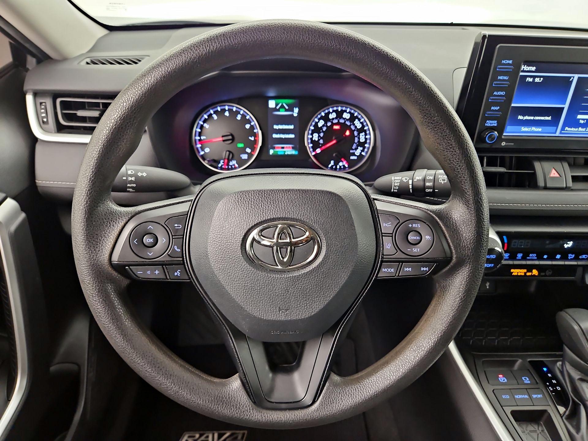 Thumbnail: 2022 Toyota RAV4 - 10