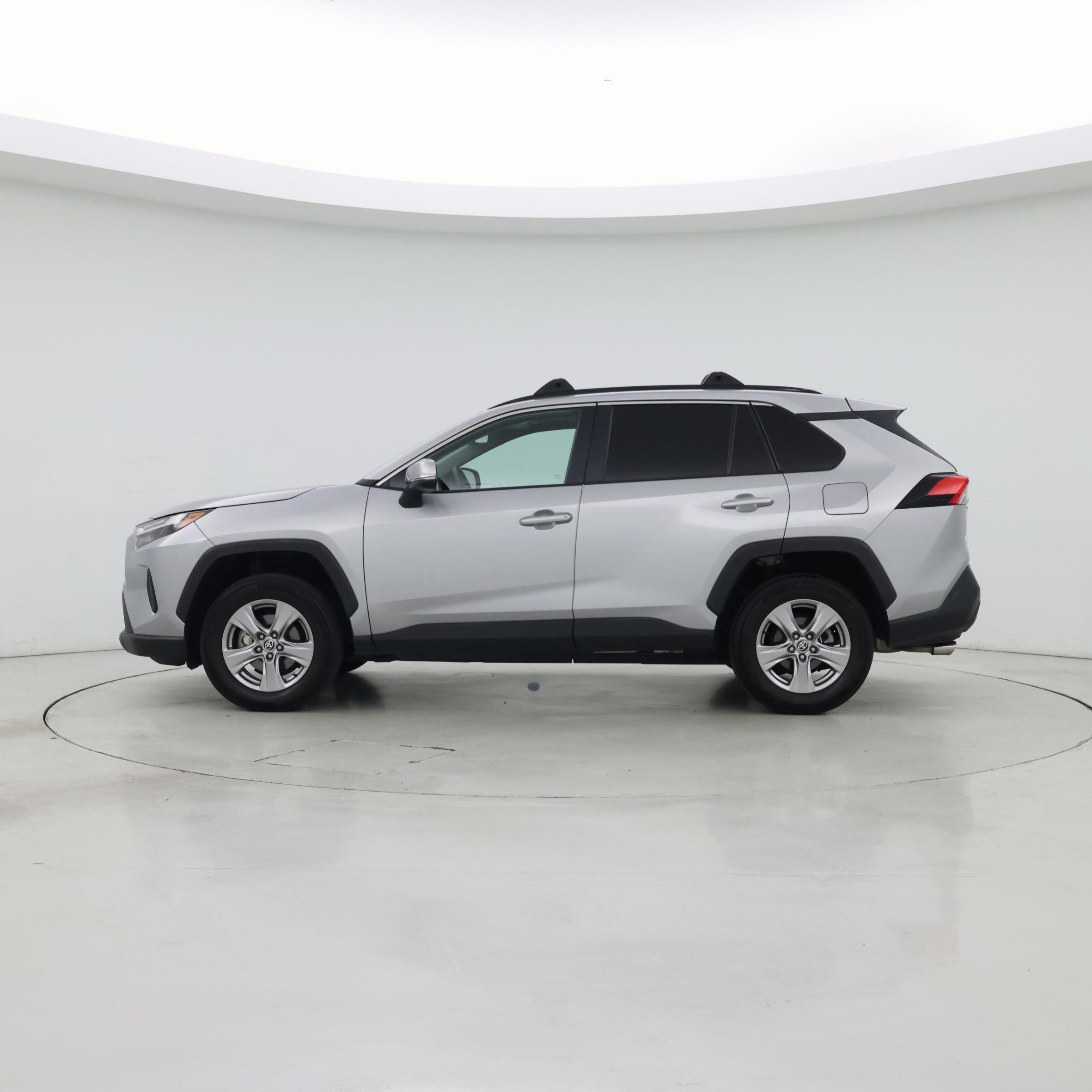 Thumbnail: 2022 Toyota RAV4 - 3
