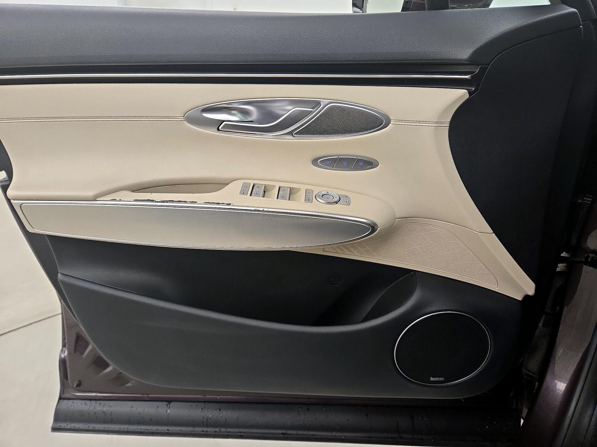 Thumbnail: 2022 Genesis GV70 - 12