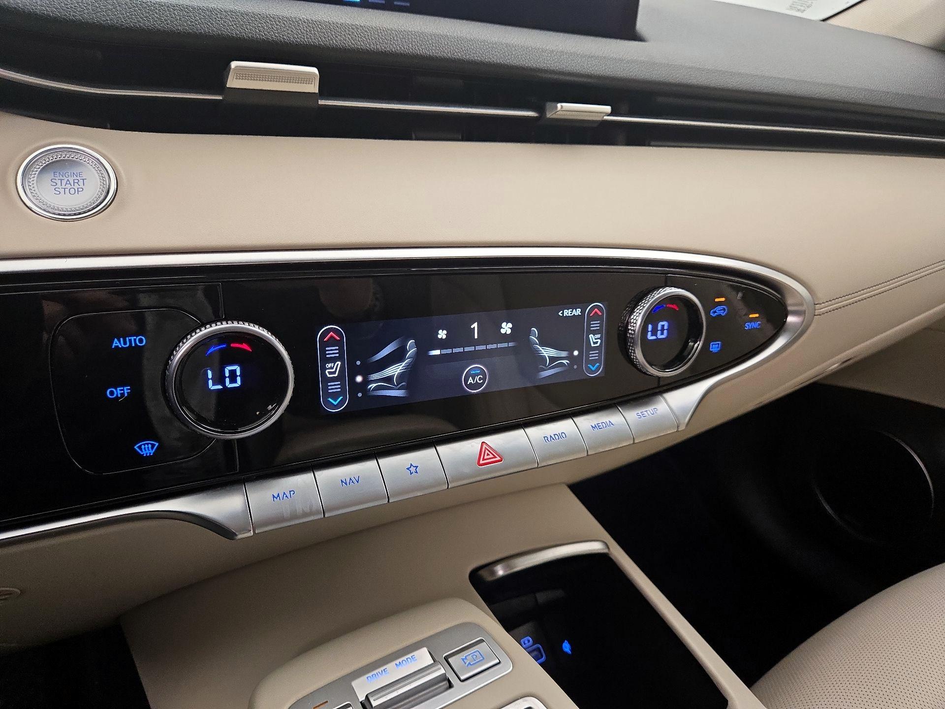 Thumbnail: 2022 Genesis GV70 - 17