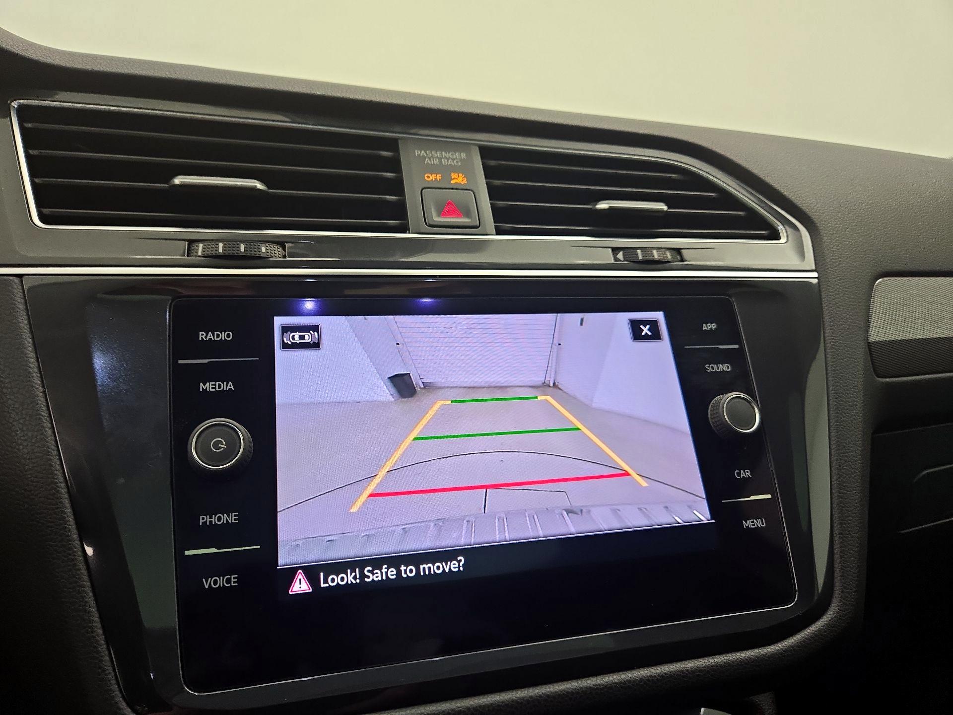 Thumbnail: 2022 Volkswagen Tiguan - 14