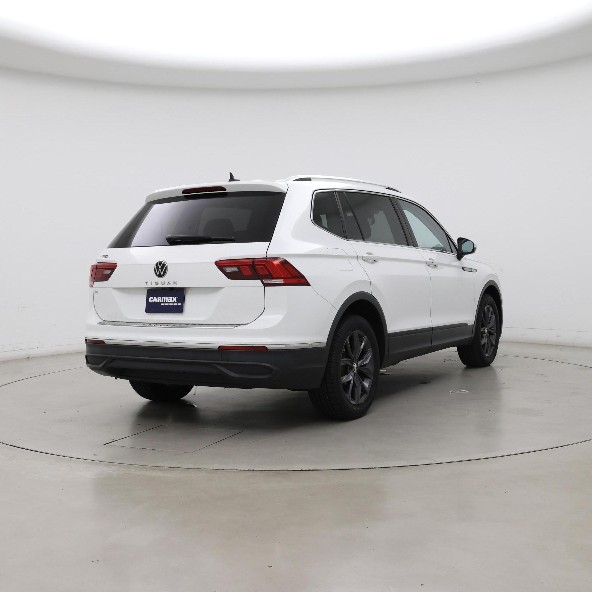 Thumbnail: 2022 Volkswagen Tiguan - 8