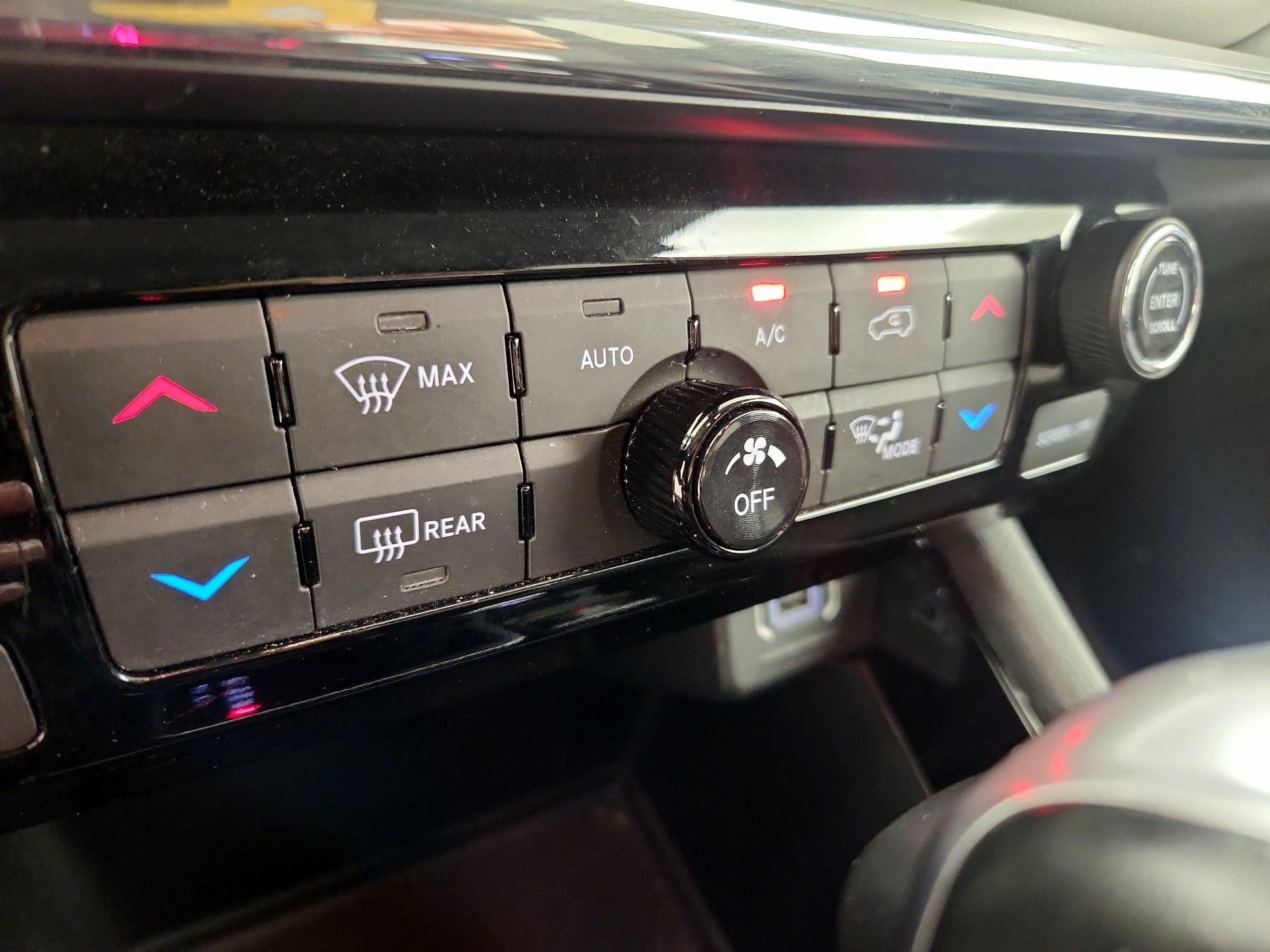 Thumbnail: 2022 Jeep Compass - 16