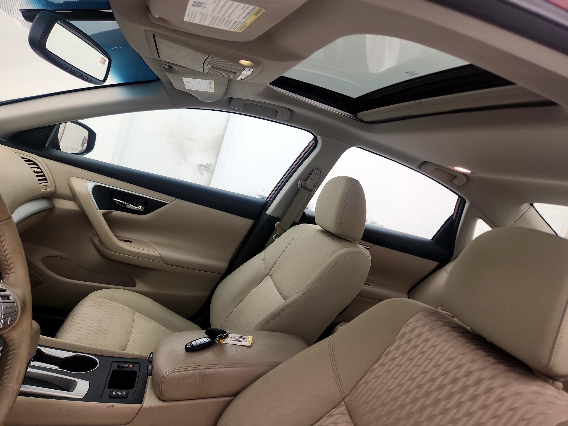 Thumbnail: 2017 Nissan Altima - 19
