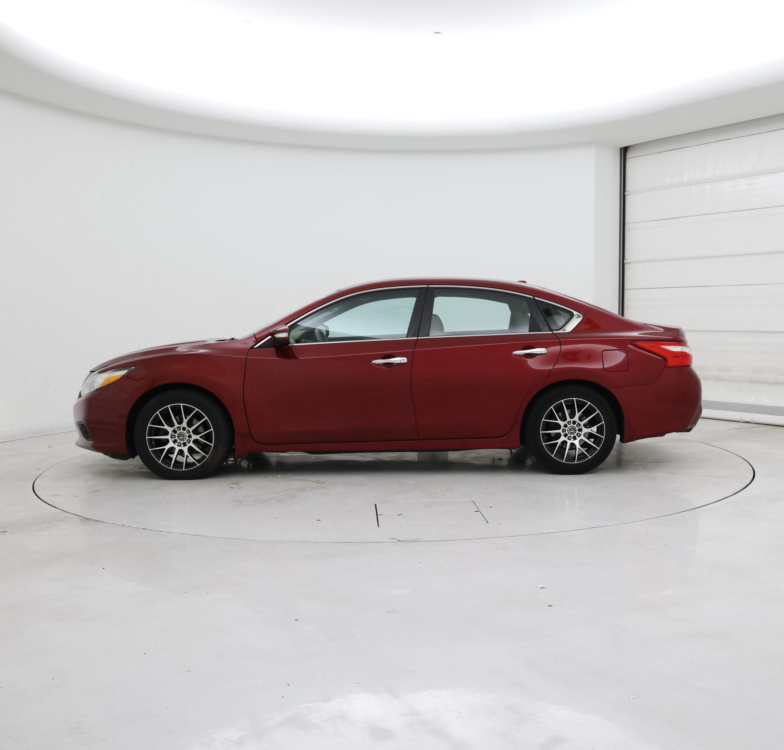 Thumbnail: 2017 Nissan Altima - 3