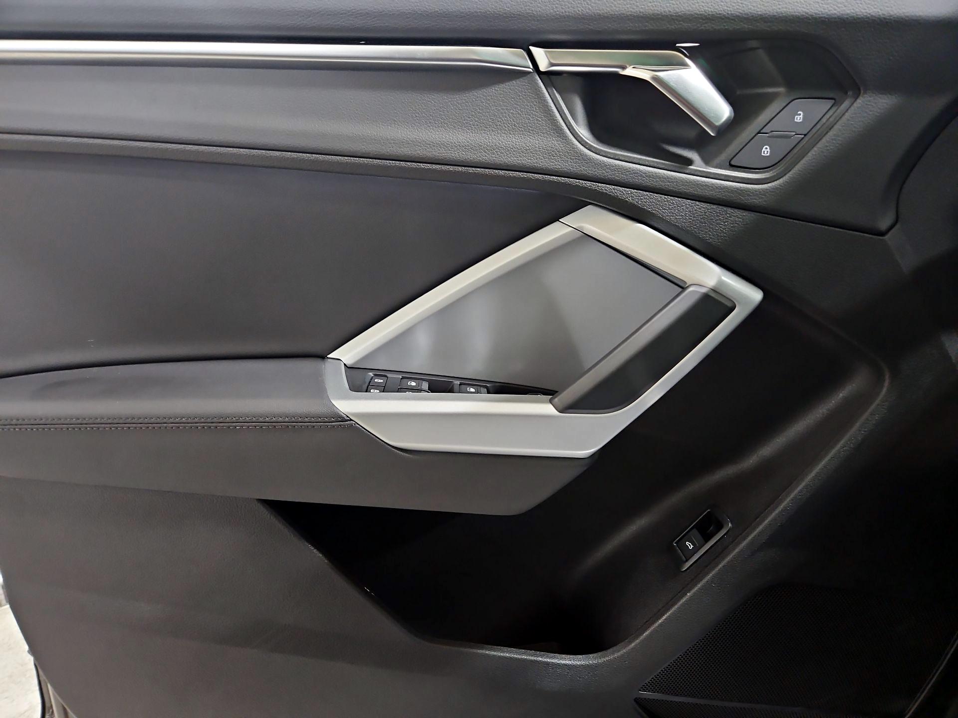 Thumbnail: 2021 Audi Q3 - 12