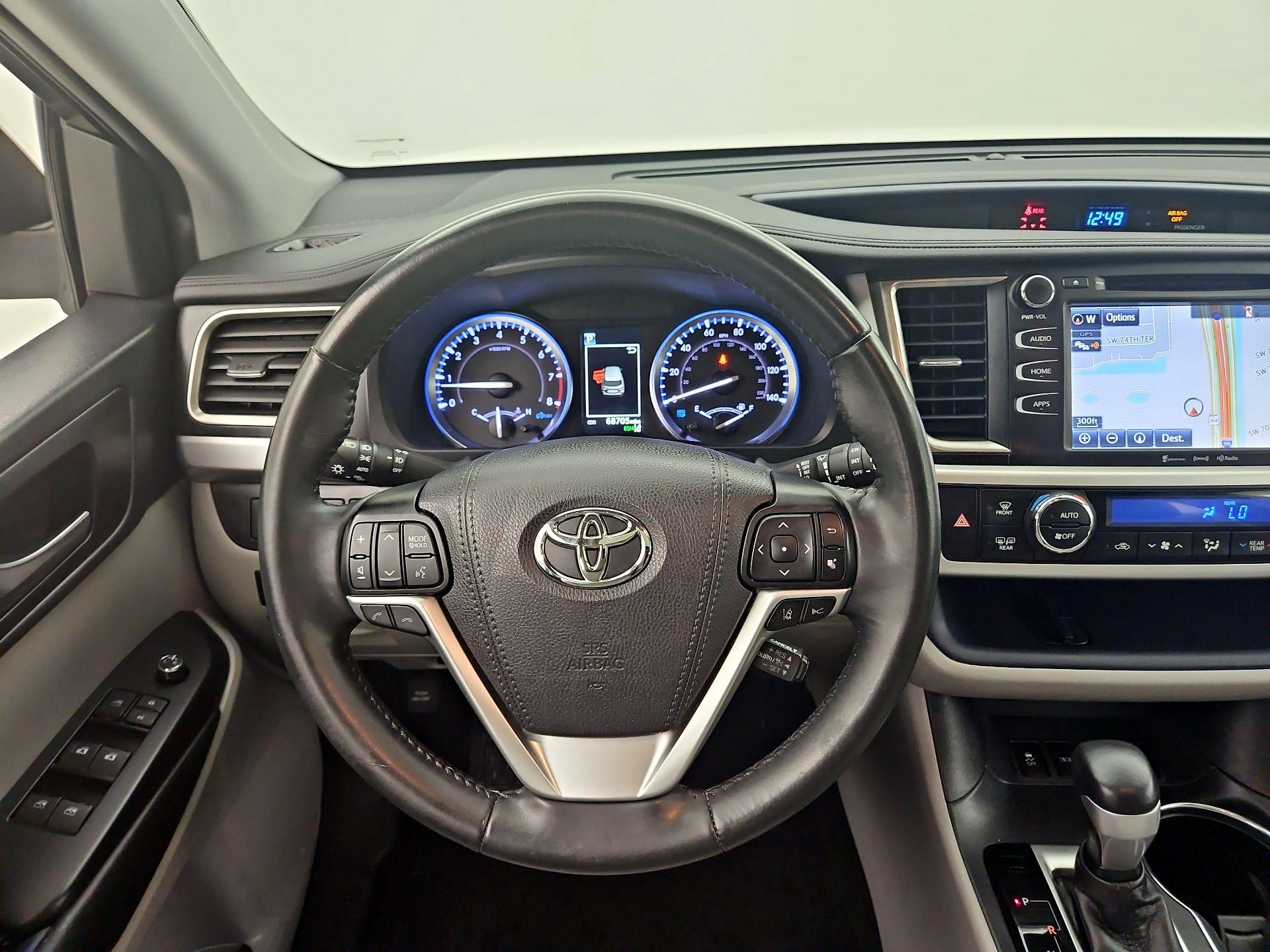 Thumbnail: 2019 Toyota Highlander - 10