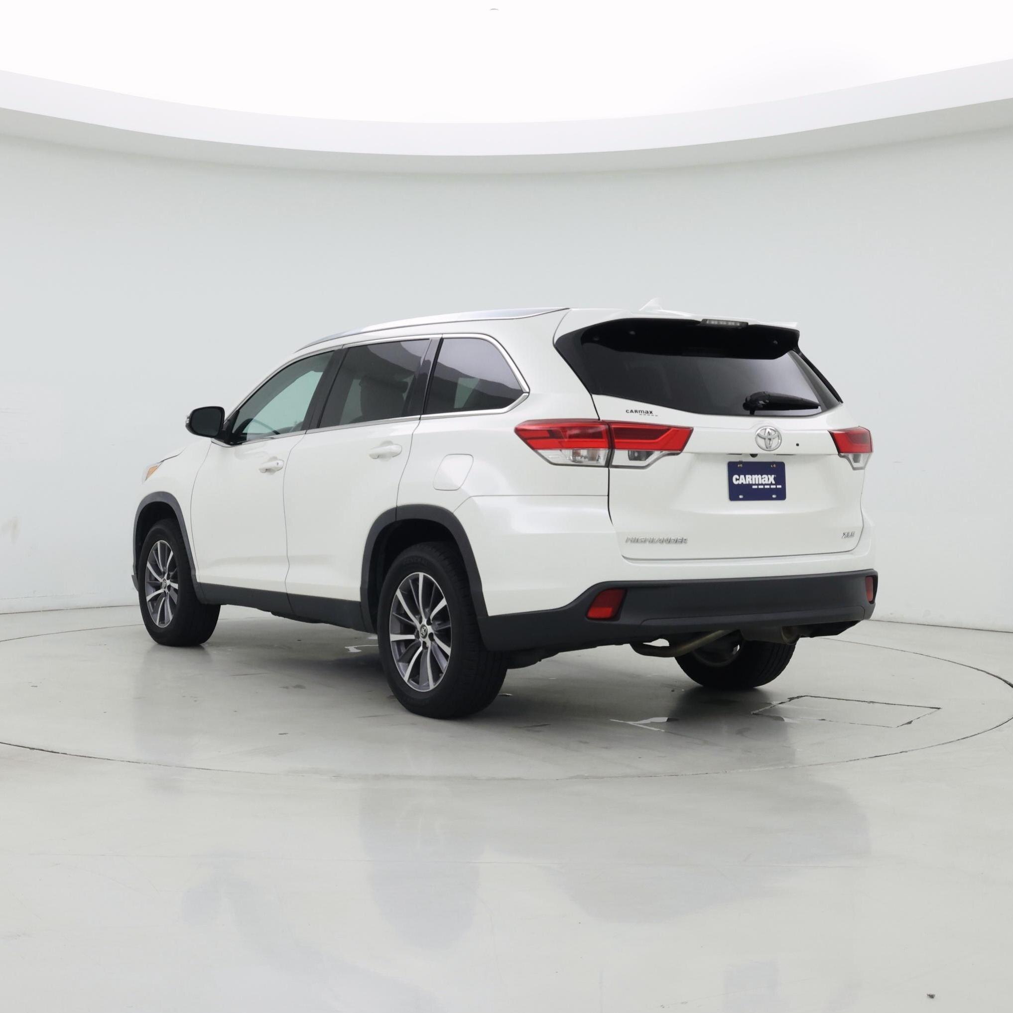 Thumbnail: 2019 Toyota Highlander - 2