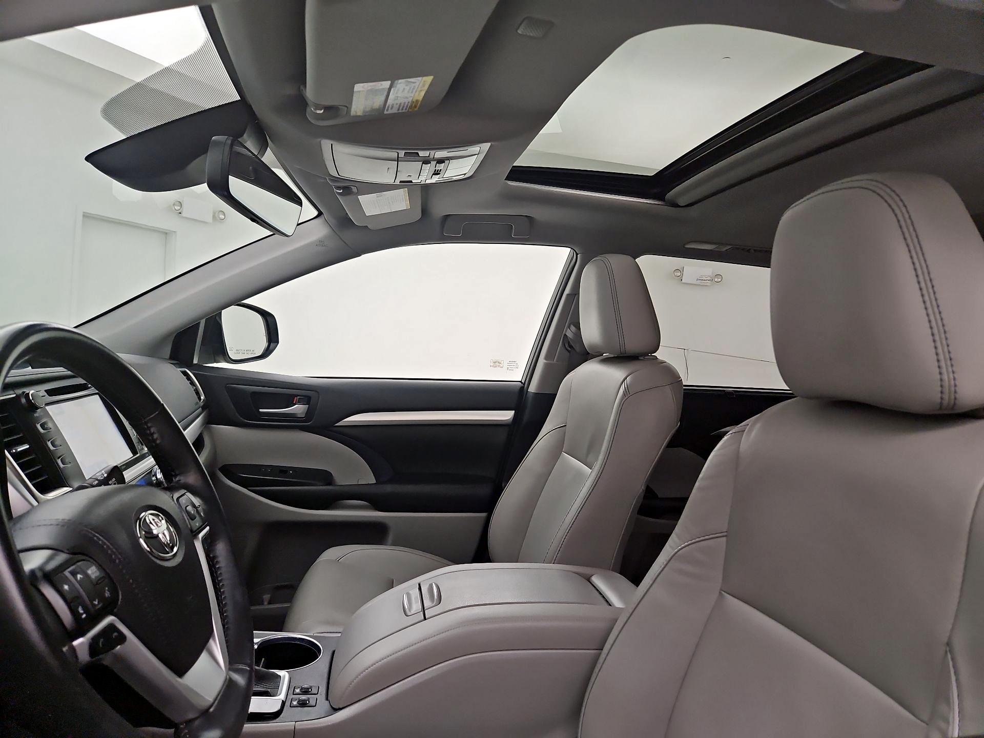 Thumbnail: 2019 Toyota Highlander - 20